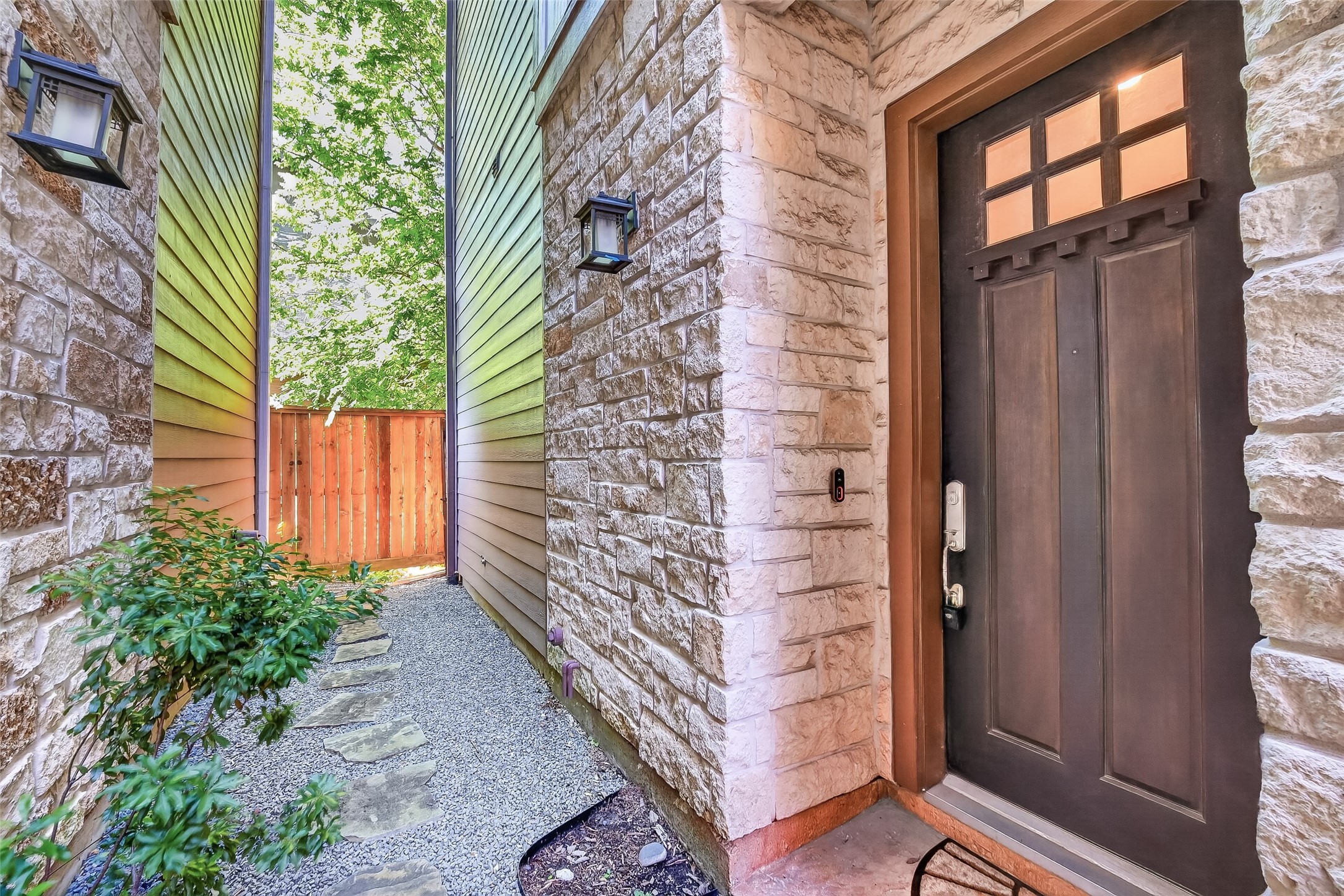 816 Yale Street C Property Photo 3