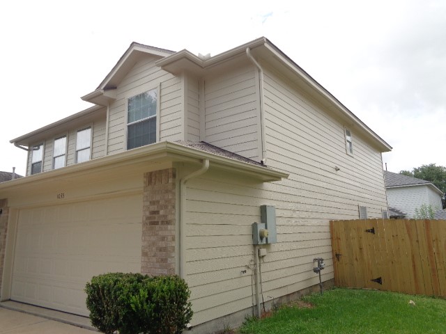 1035 Junction Ct Property Photo 2