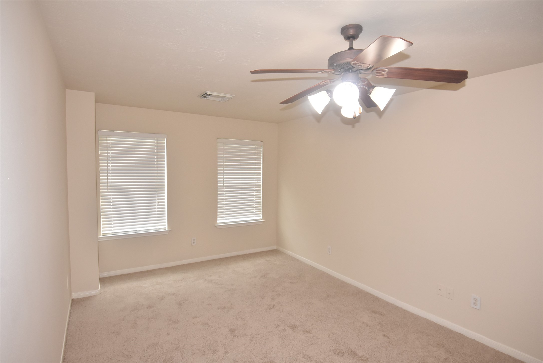 1035 Junction Ct Property Photo 5