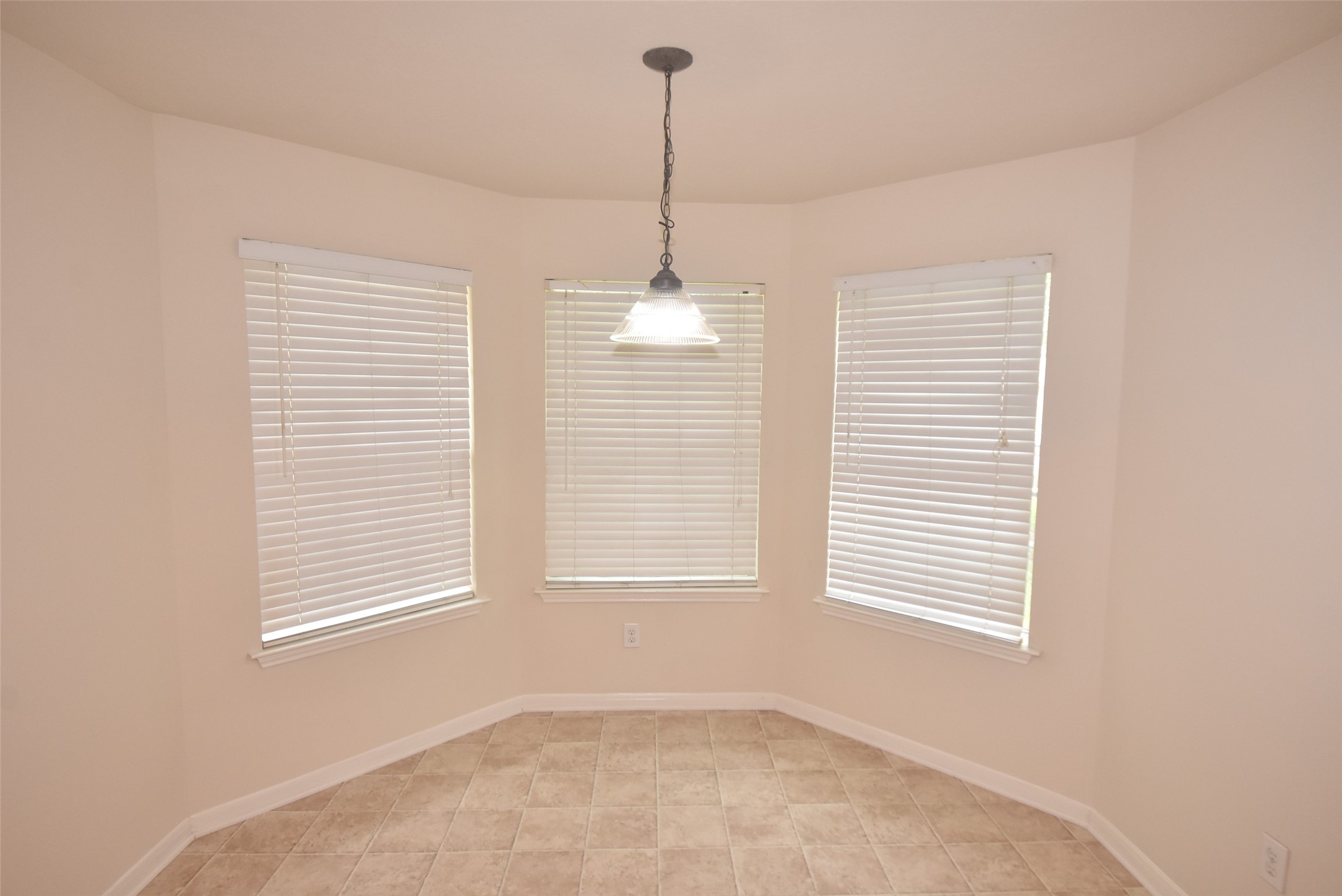 1035 Junction Ct Property Photo 6