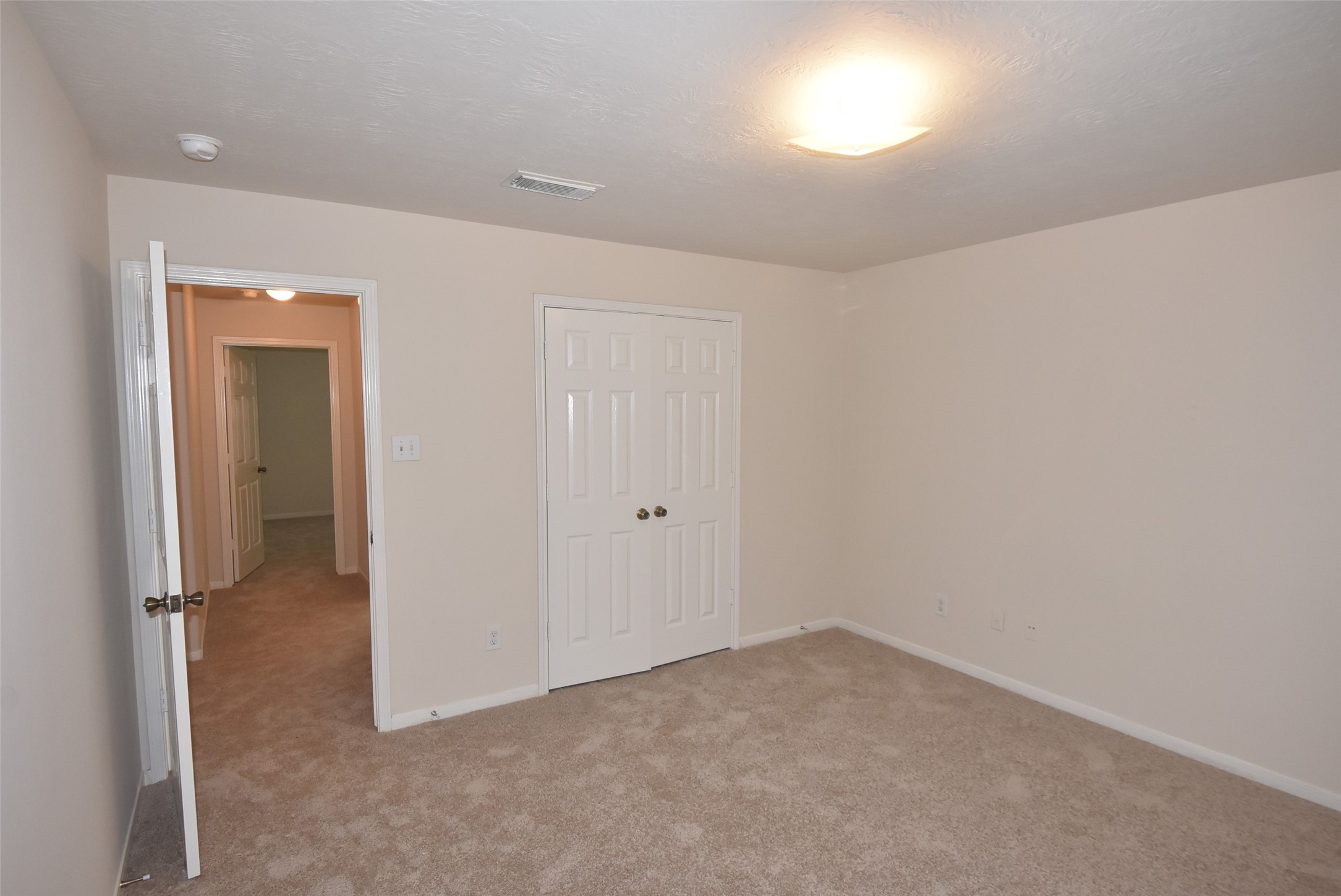 1035 Junction Ct Property Photo 7