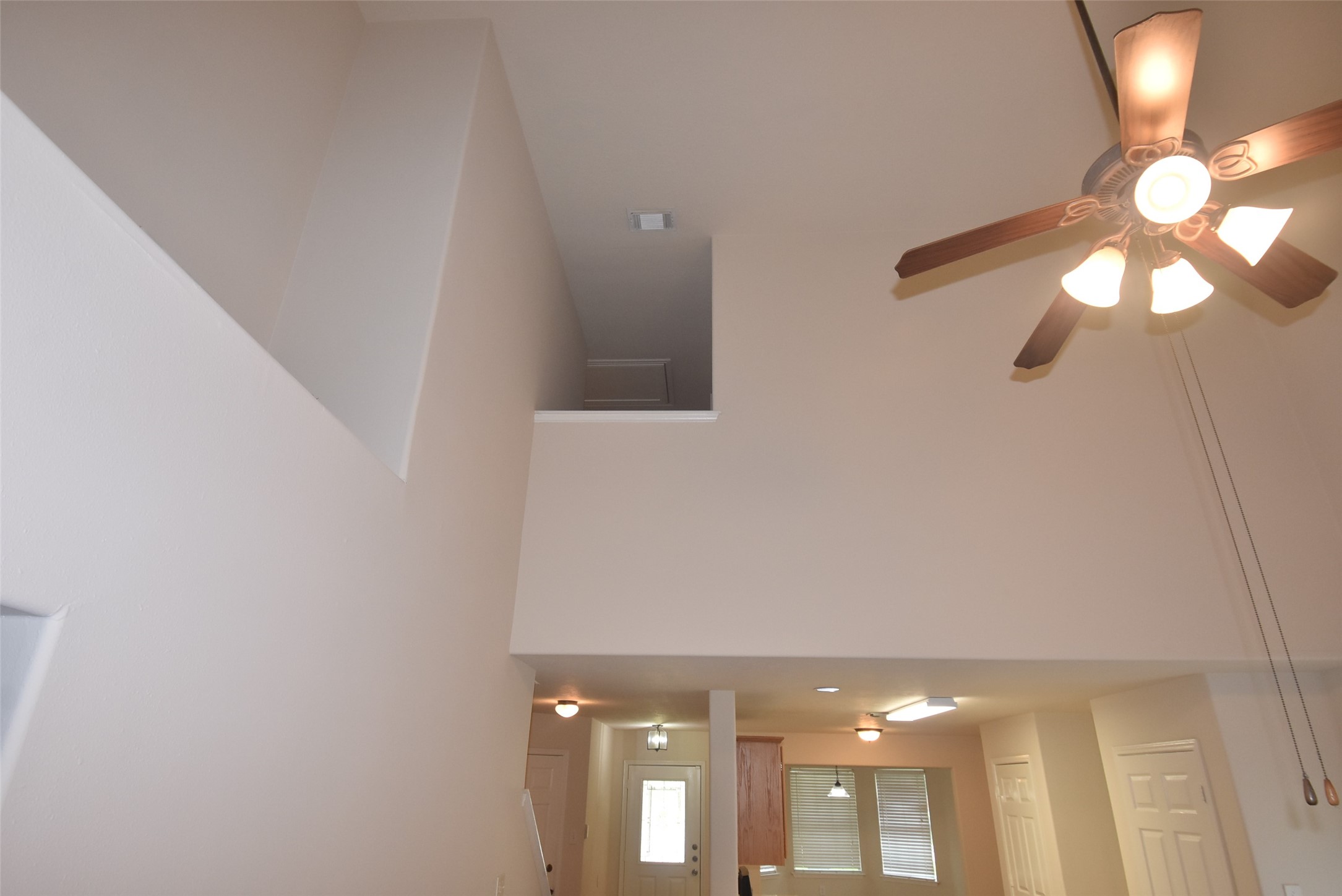 1035 Junction Ct Property Photo 8