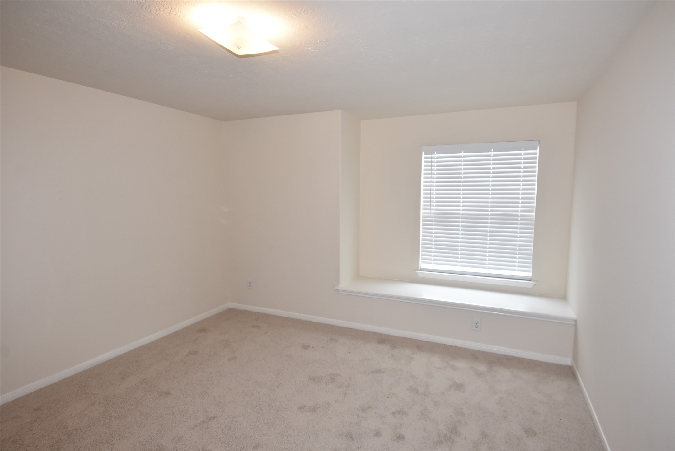 1035 Junction Ct Property Photo 9