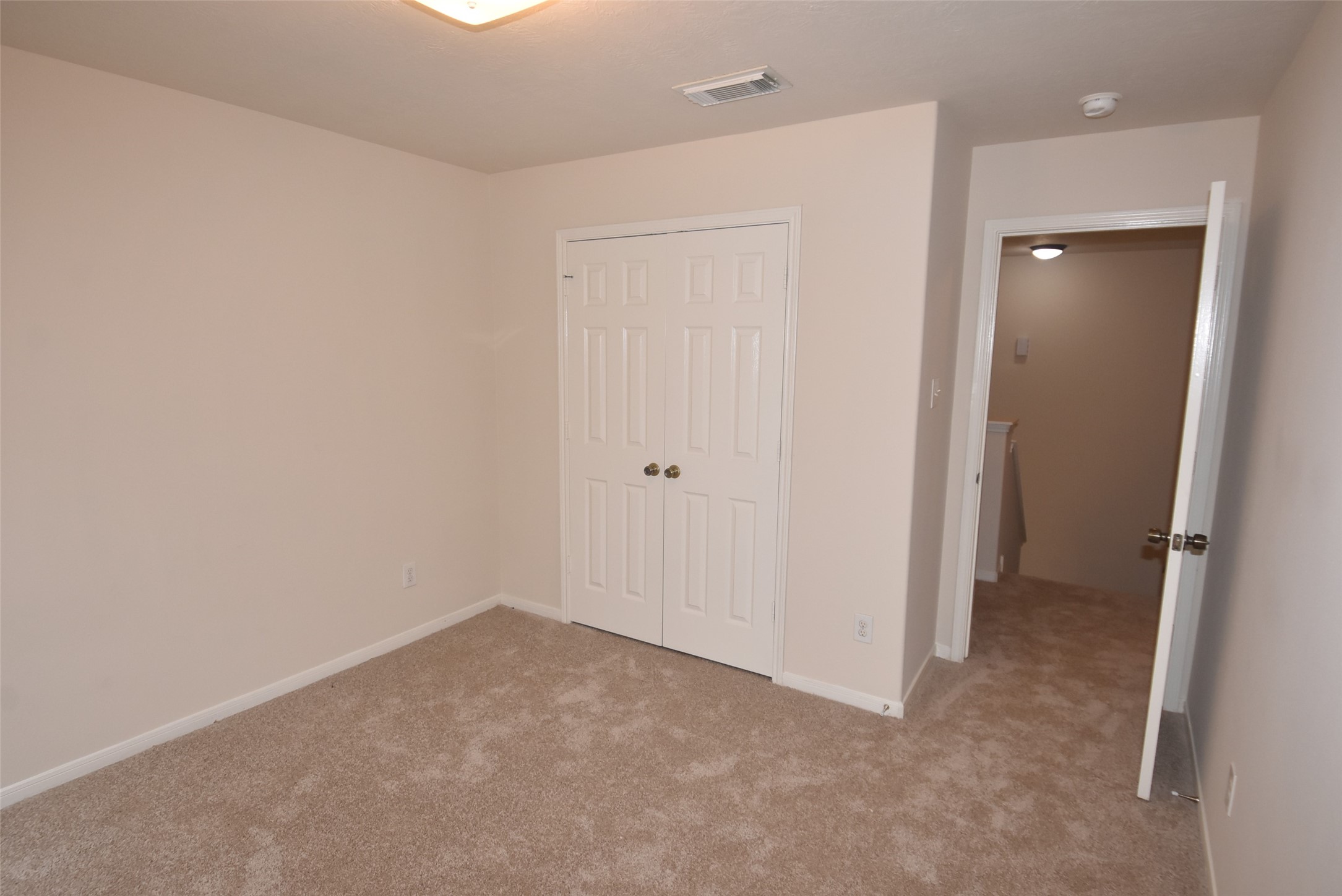 1035 Junction Ct Property Photo 12