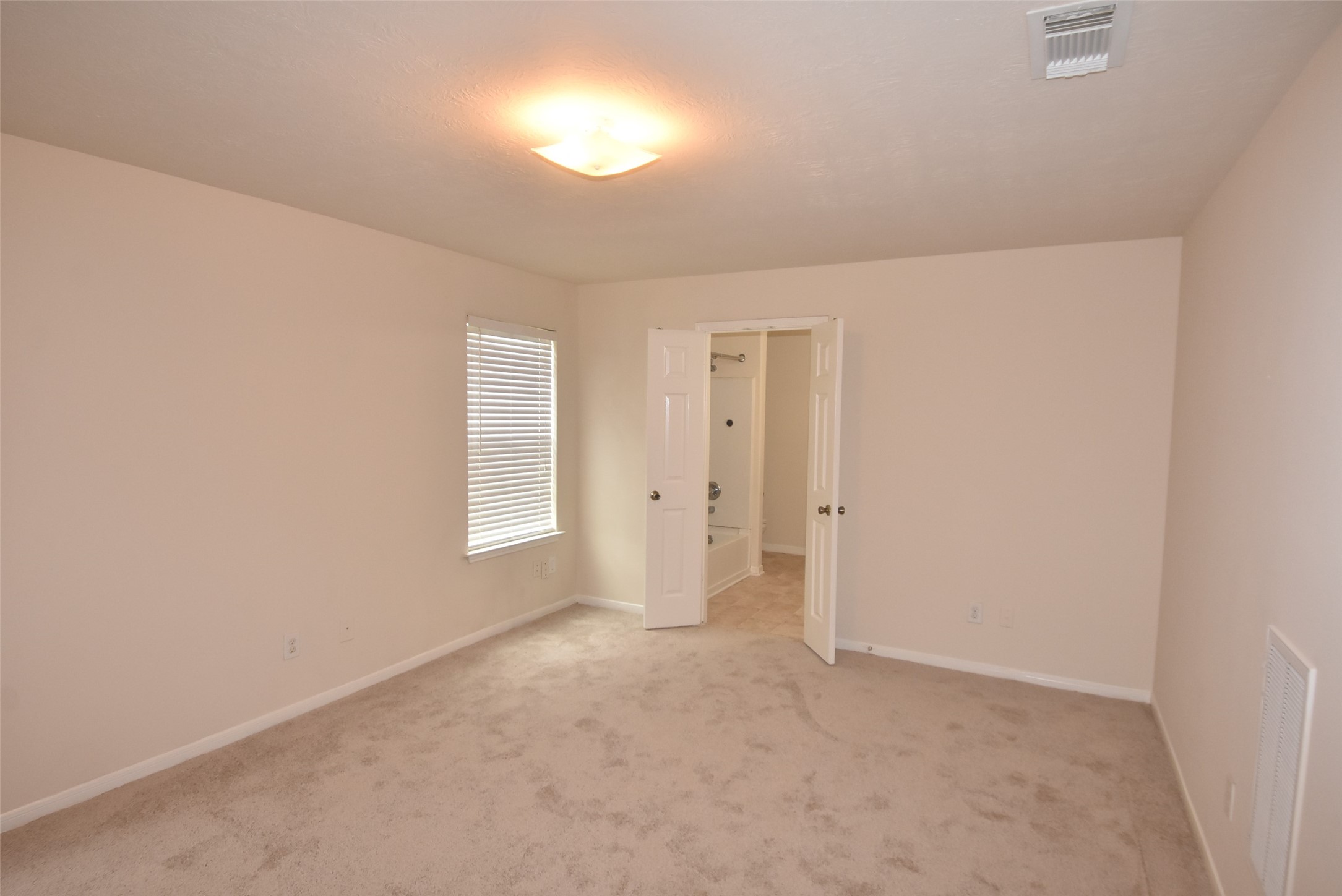 1035 Junction Ct Property Photo 16