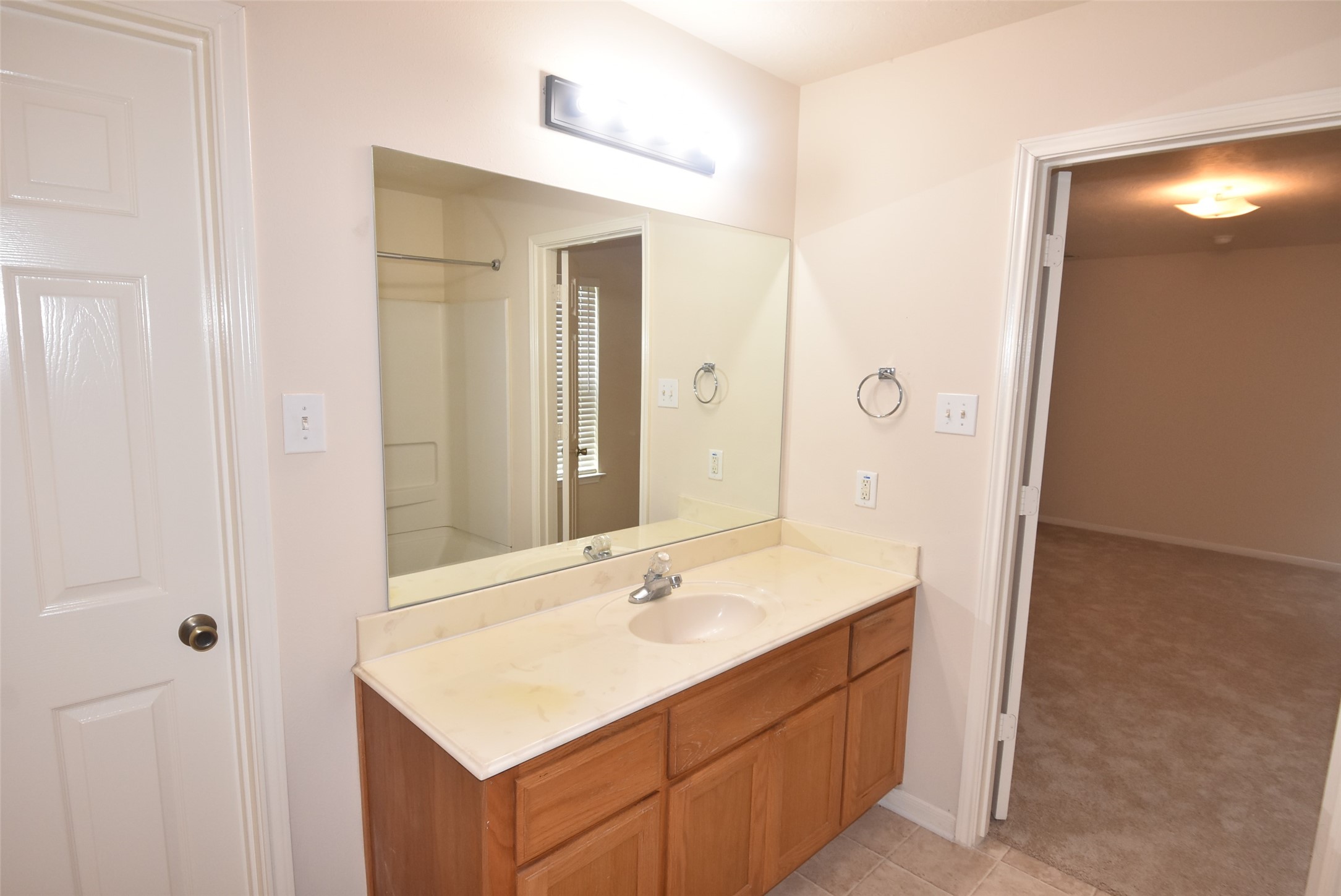 1035 Junction Ct Property Photo 17