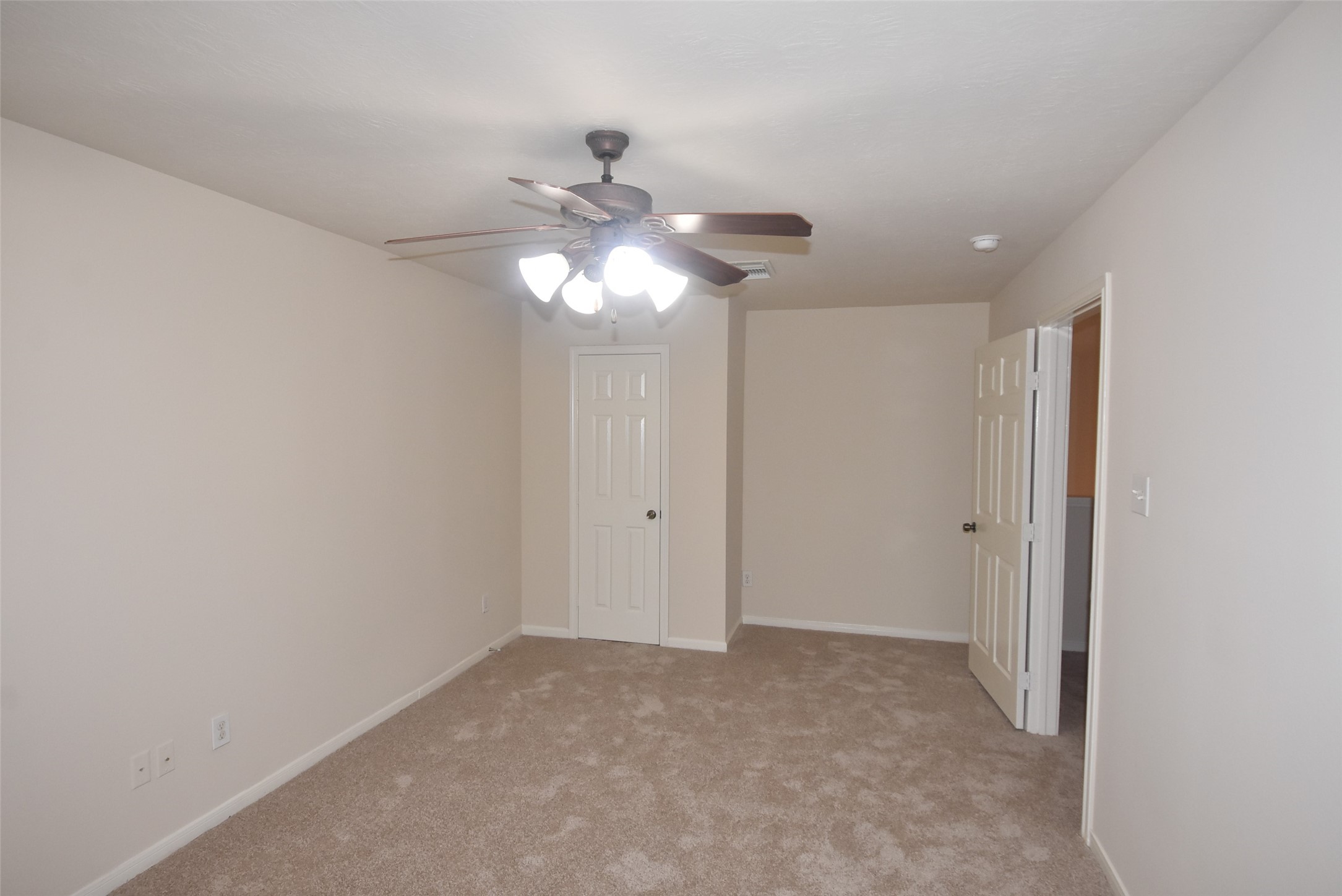 1035 Junction Ct Property Photo 20