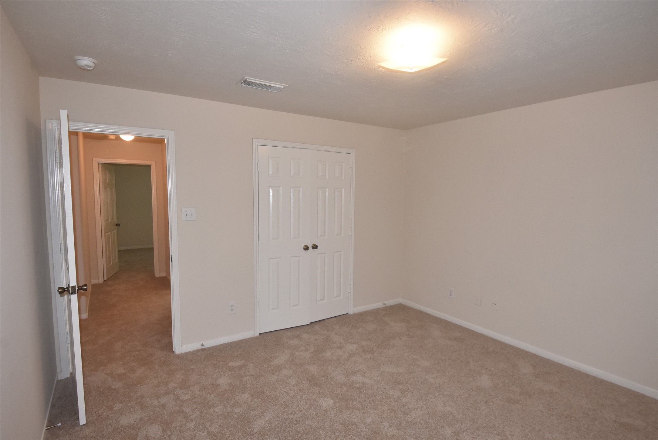 1035 Junction Ct Property Photo 22