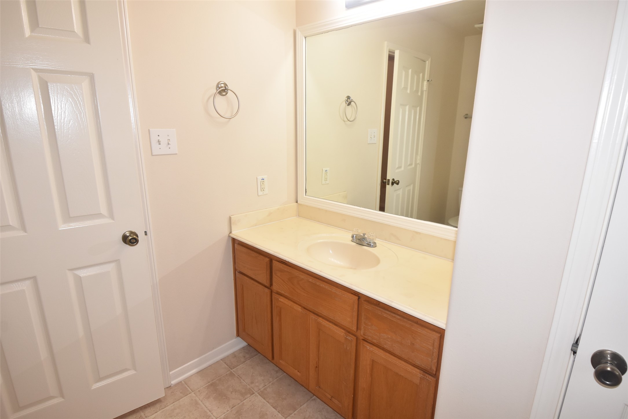 1035 Junction Ct Property Photo 26