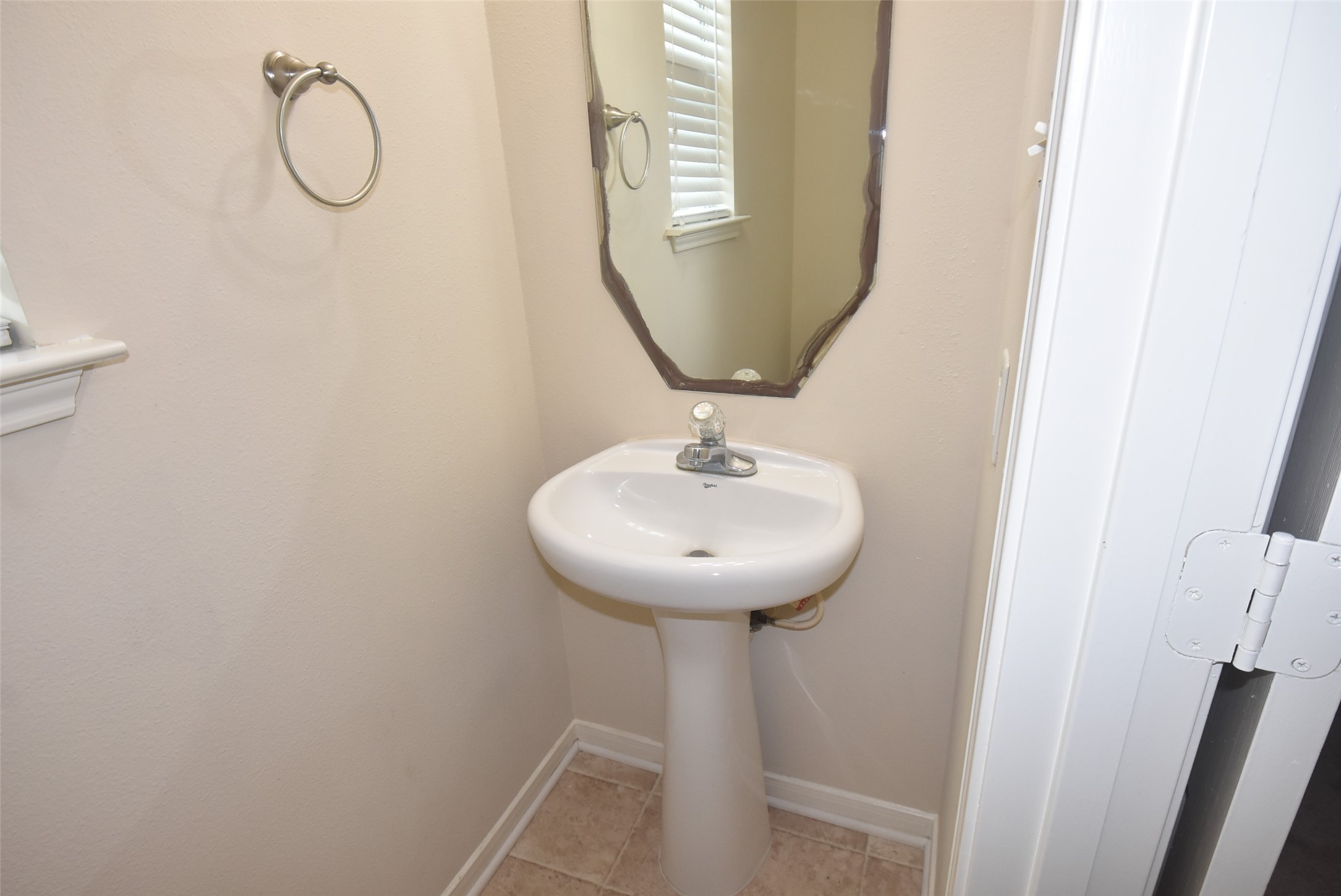 1035 Junction Ct Property Photo 27
