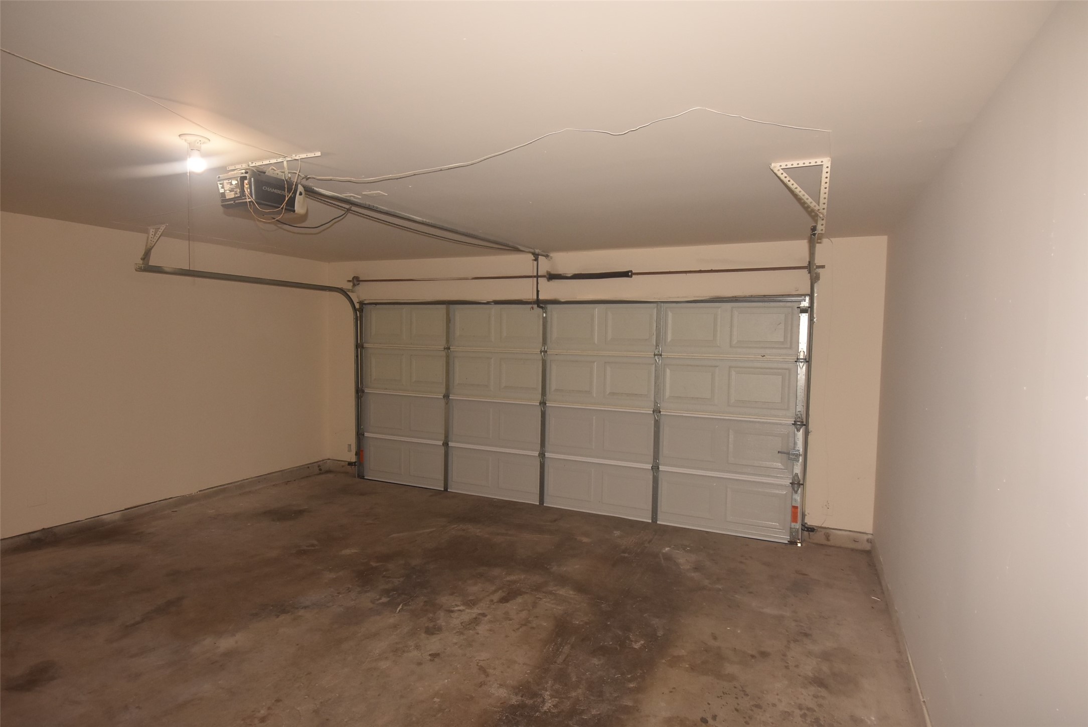 1035 Junction Ct Property Photo 28