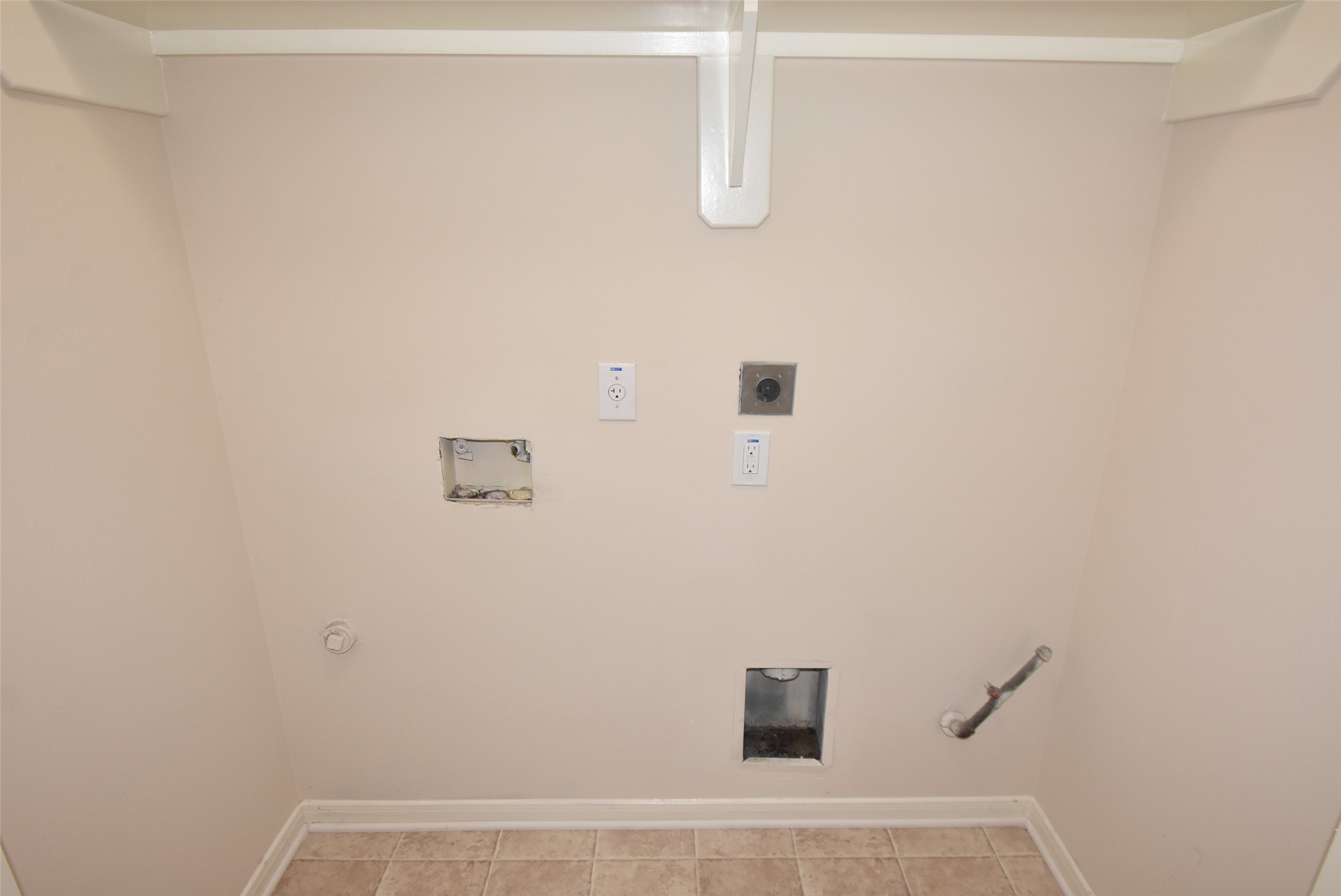 1035 Junction Ct Property Photo 31