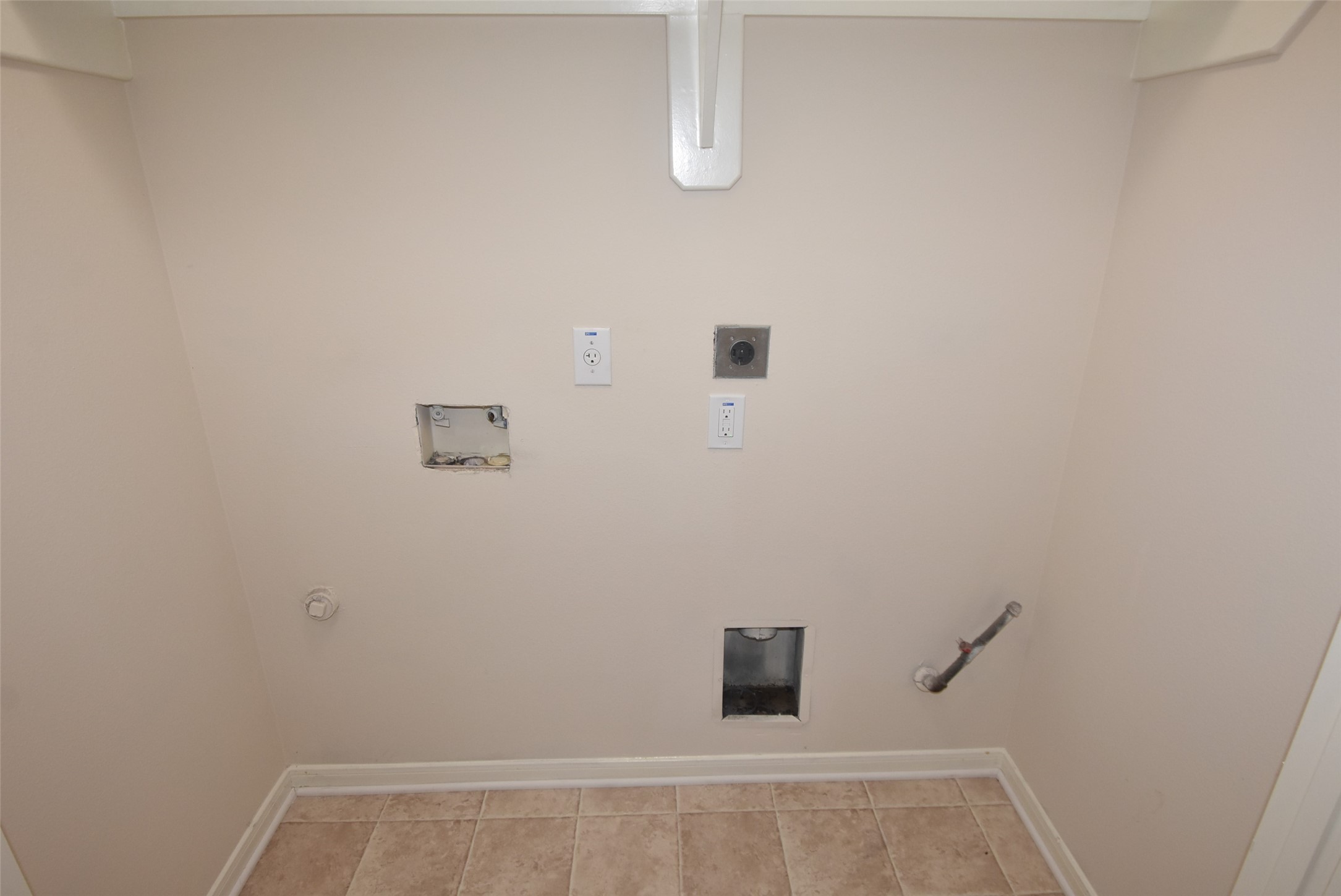 1035 Junction Ct Property Photo 32
