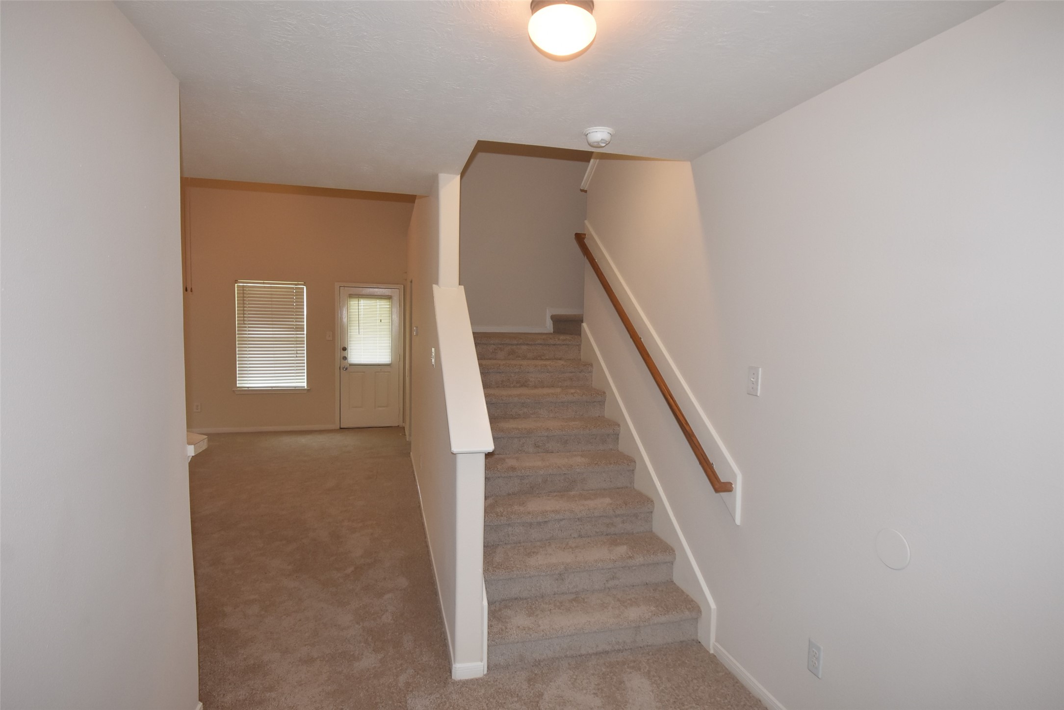 1035 Junction Ct Property Photo 33