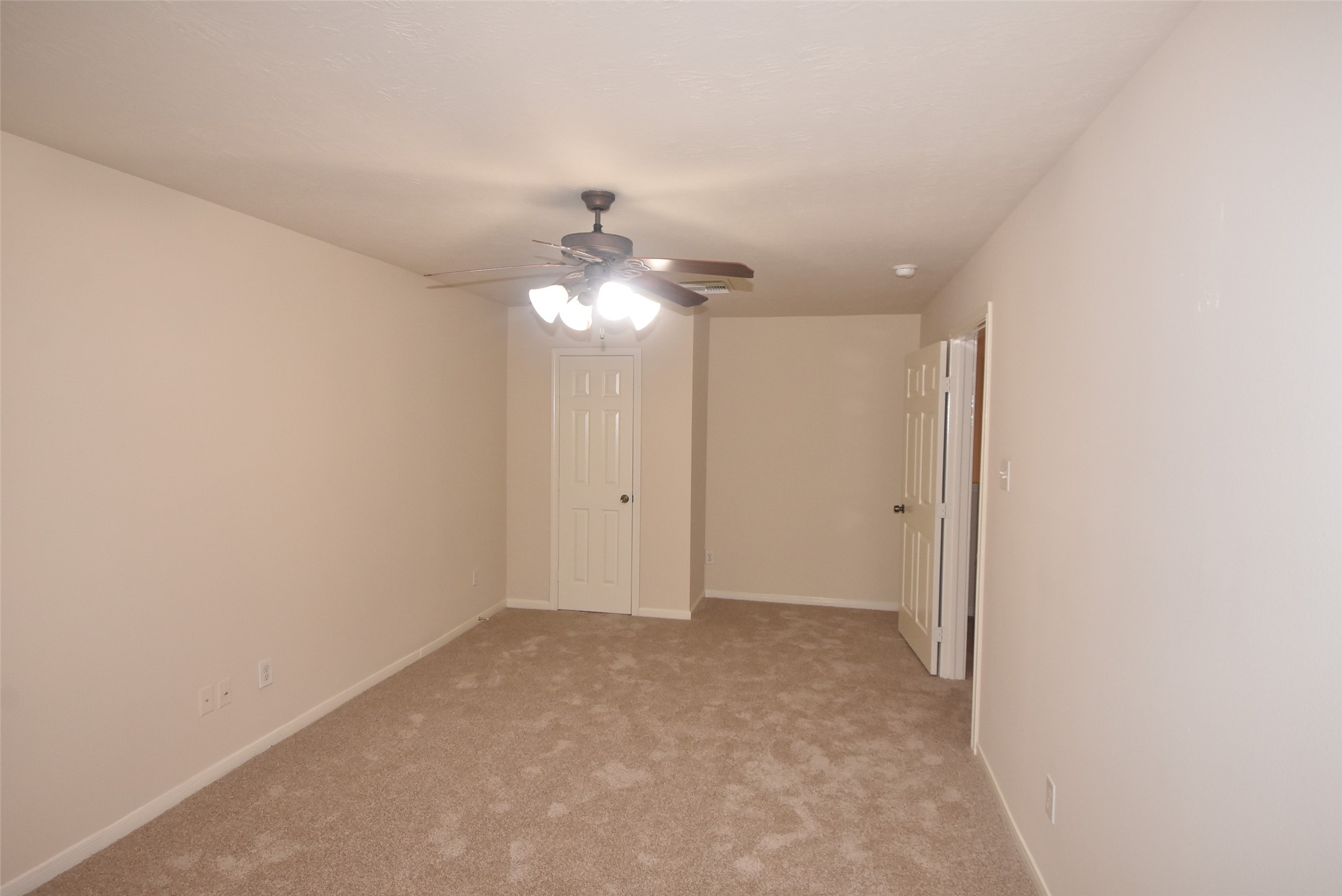 1035 Junction Ct Property Photo 42