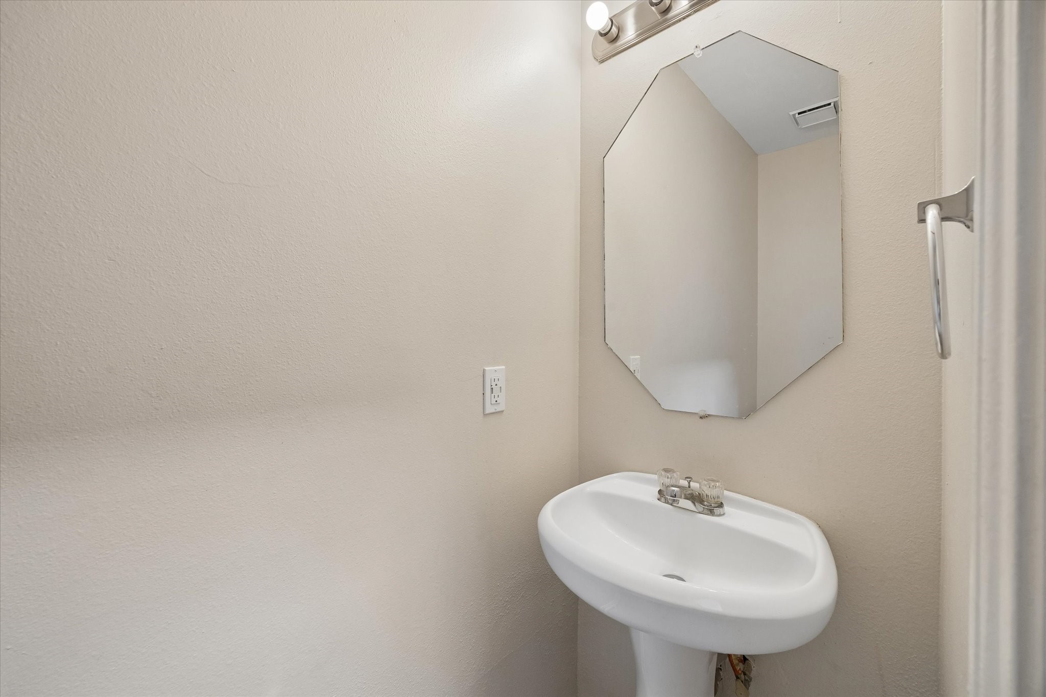 6051 Yorkglen Manor Lane Property Photo 10
