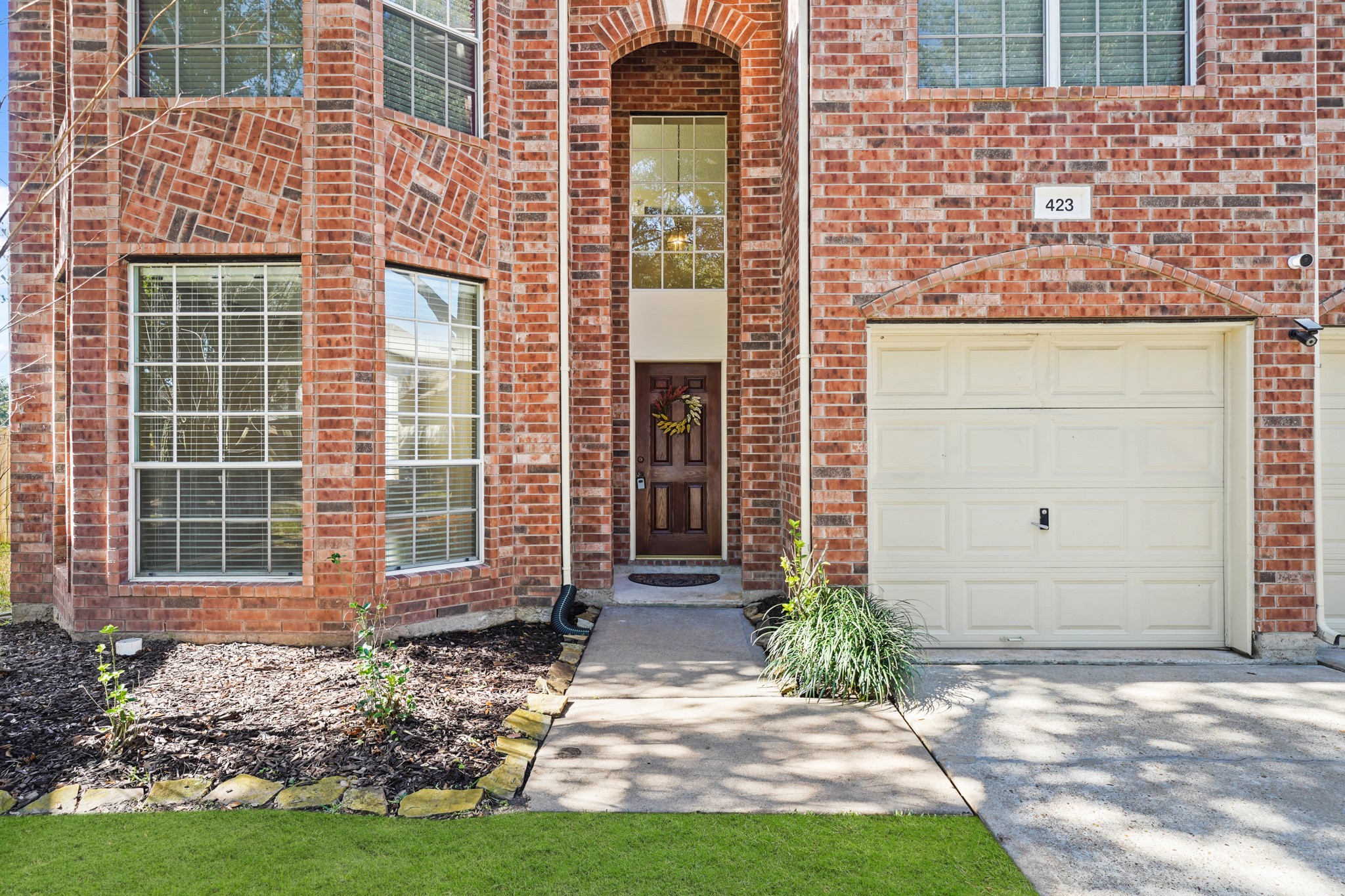 423 Thorpe Springs Drive Property Photo 3
