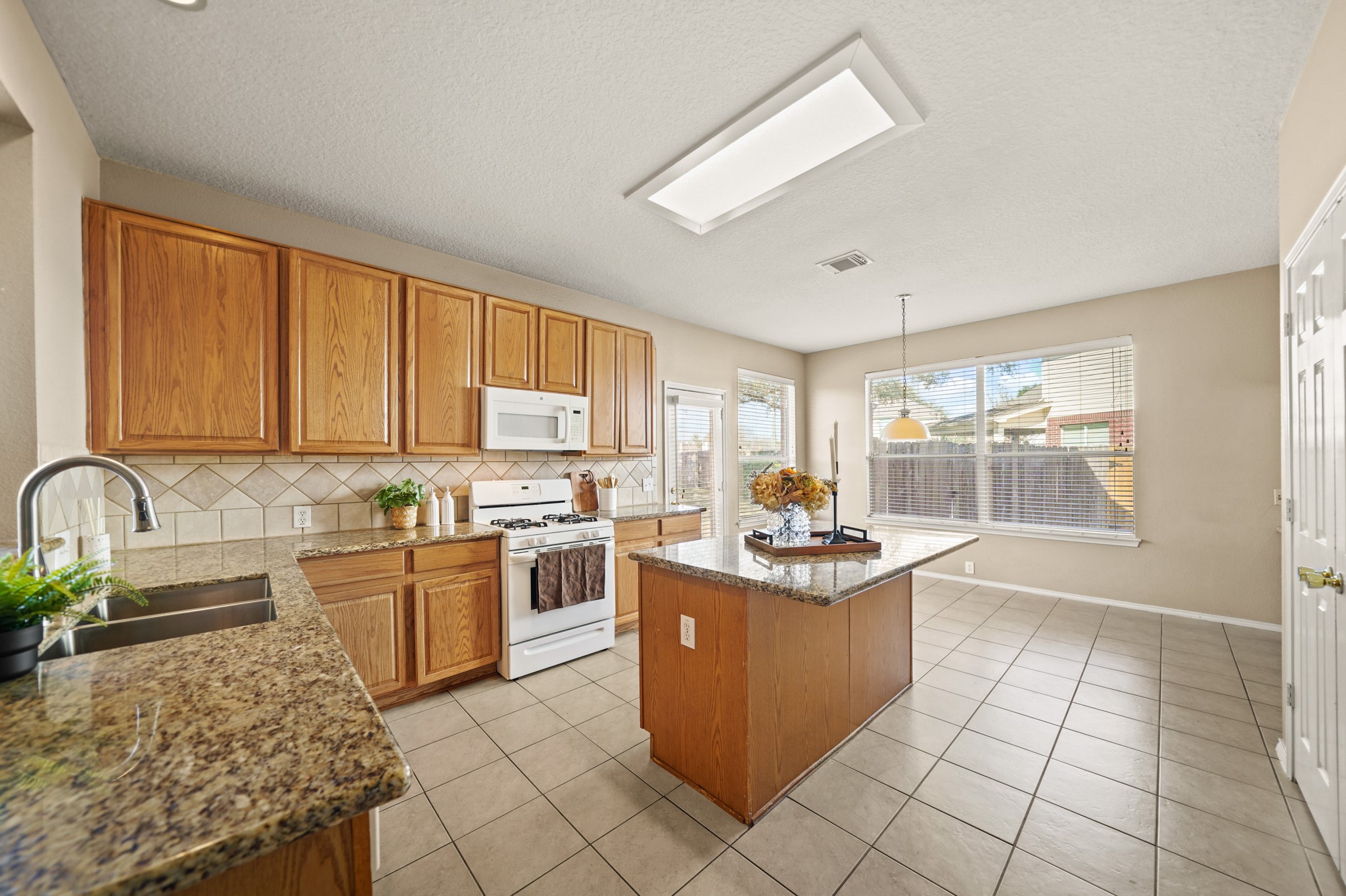 423 Thorpe Springs Drive Property Photo 15