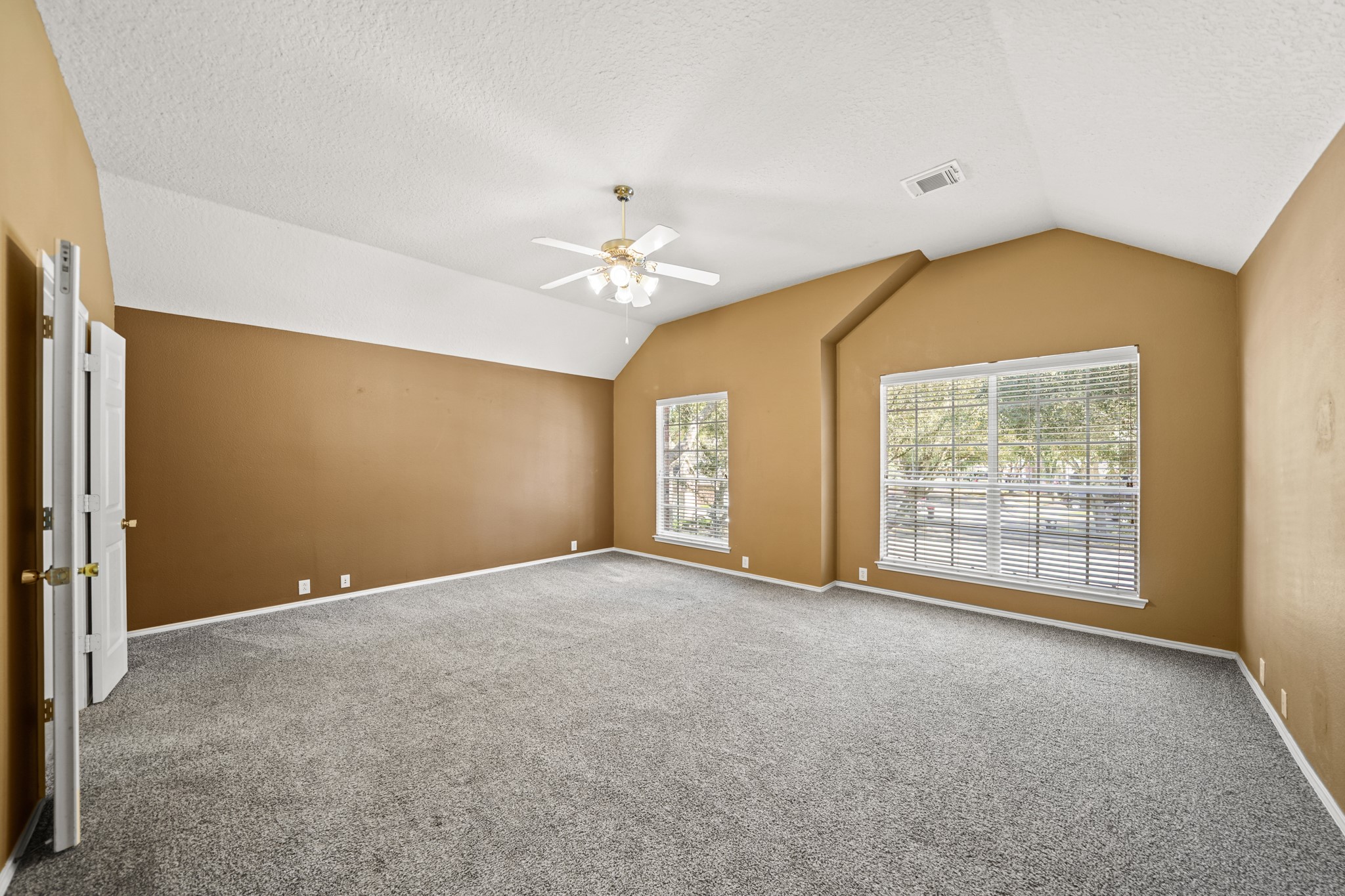 423 Thorpe Springs Drive Property Photo 28