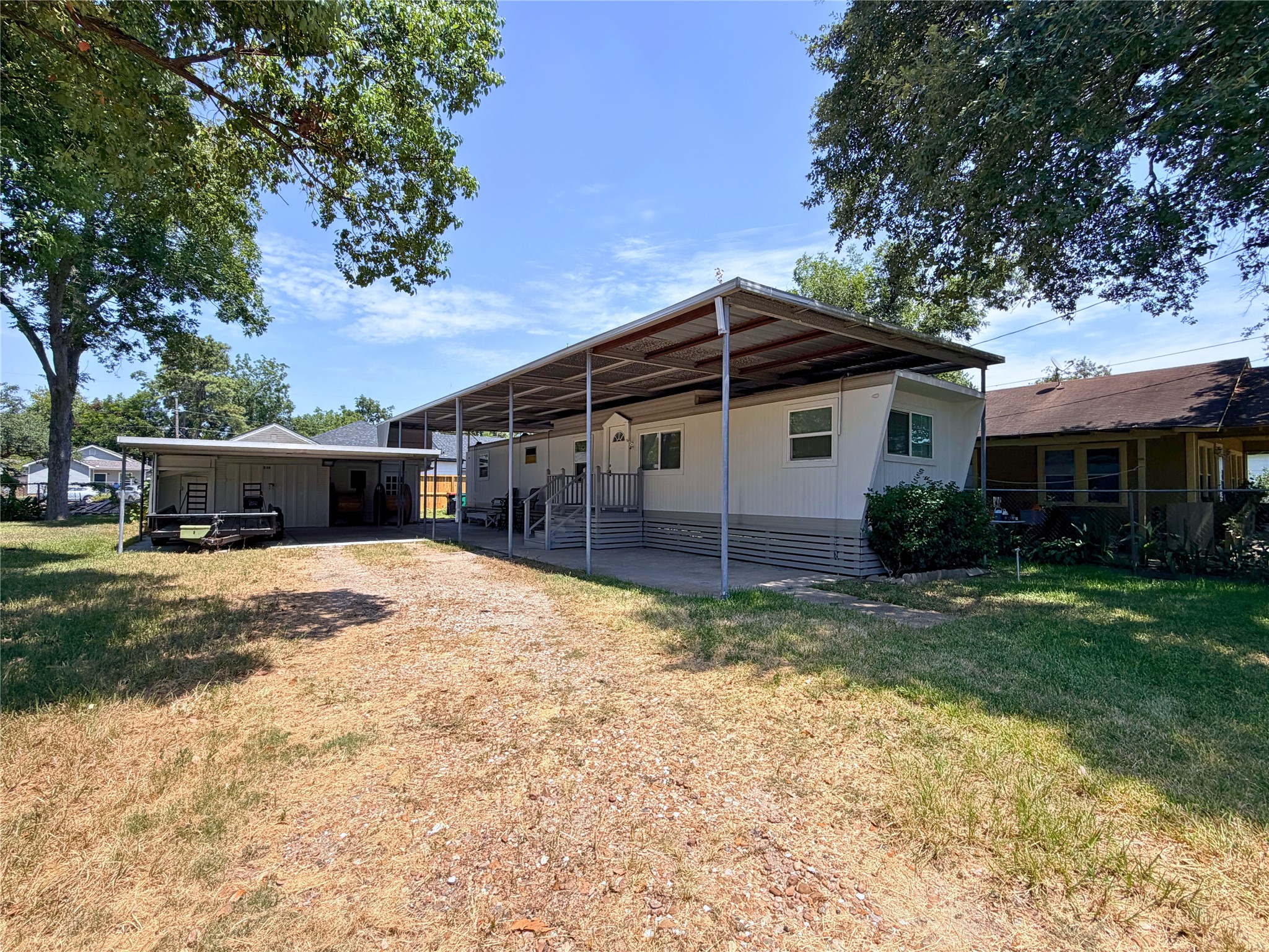 310 E Jack Street Property Photo 4