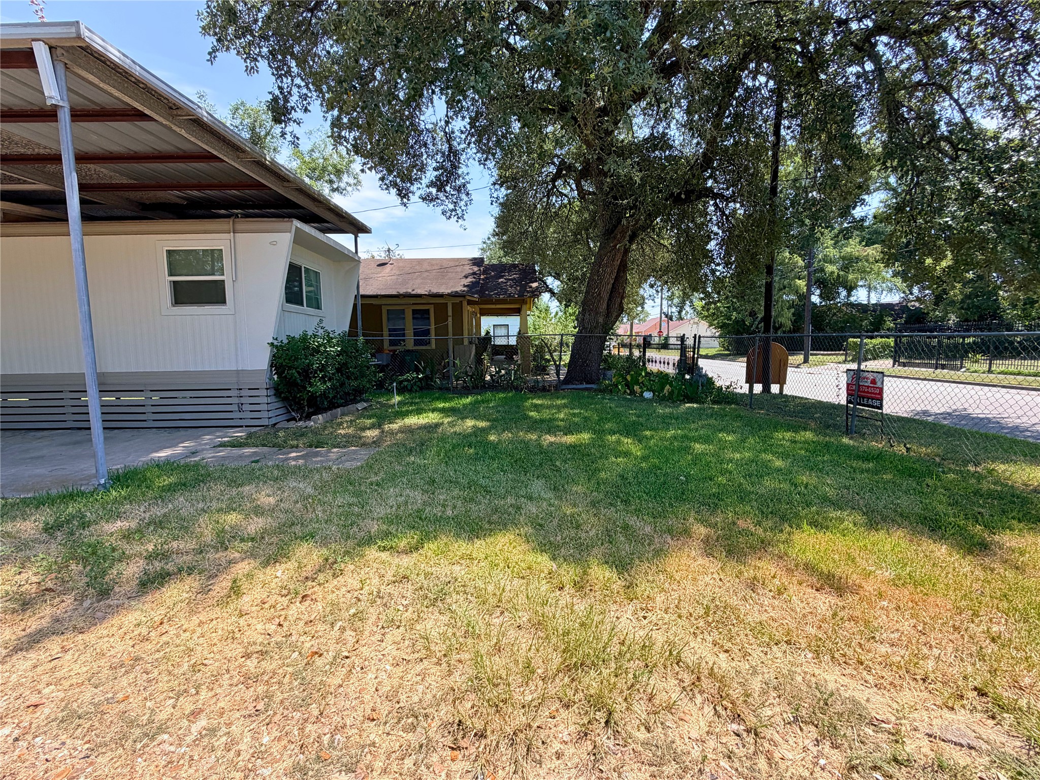 310 E Jack Street Property Photo 5