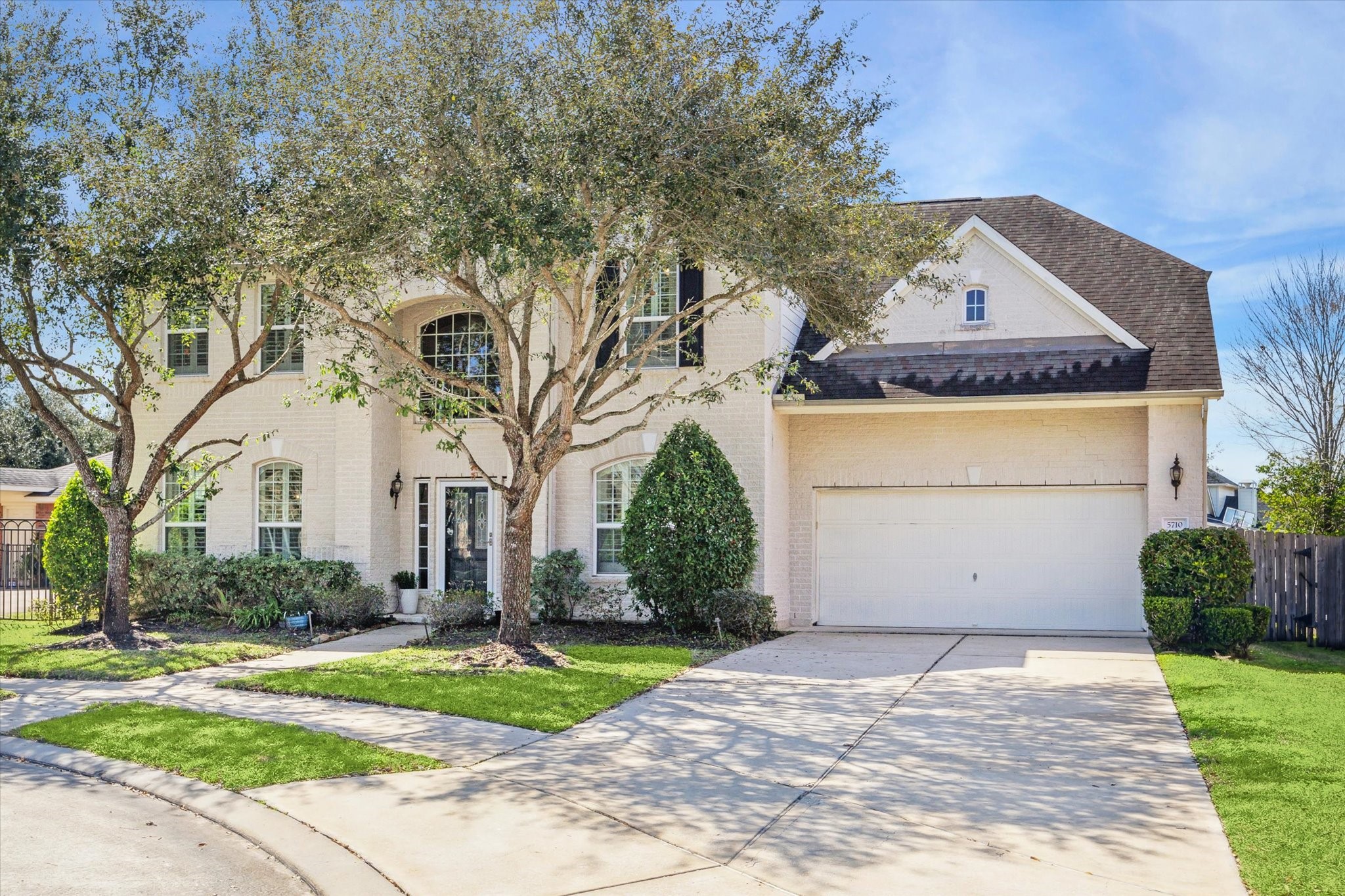 5710 Bahama Cove Court Property Photo 3