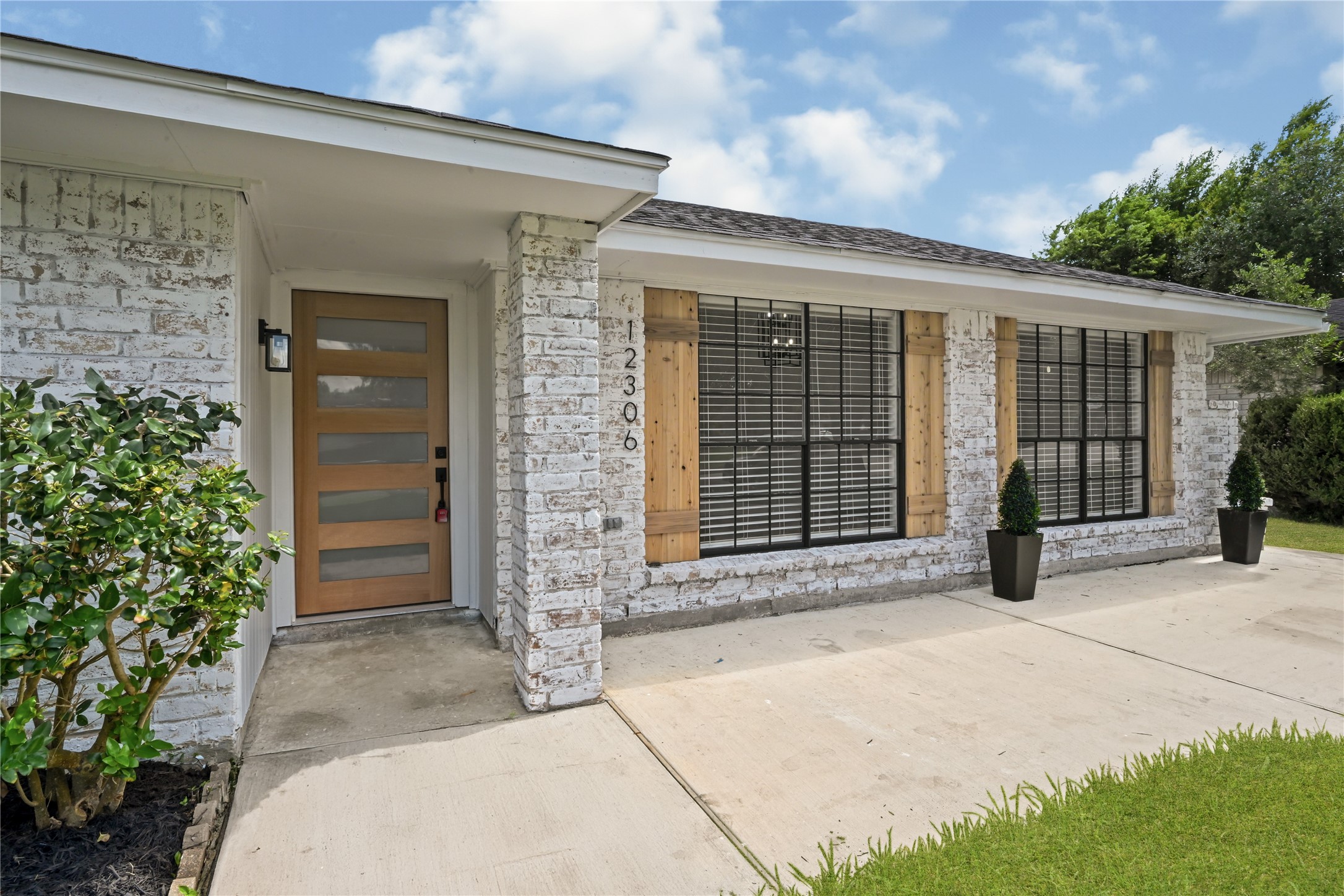 12306 Barbizon Drive Property Photo 2