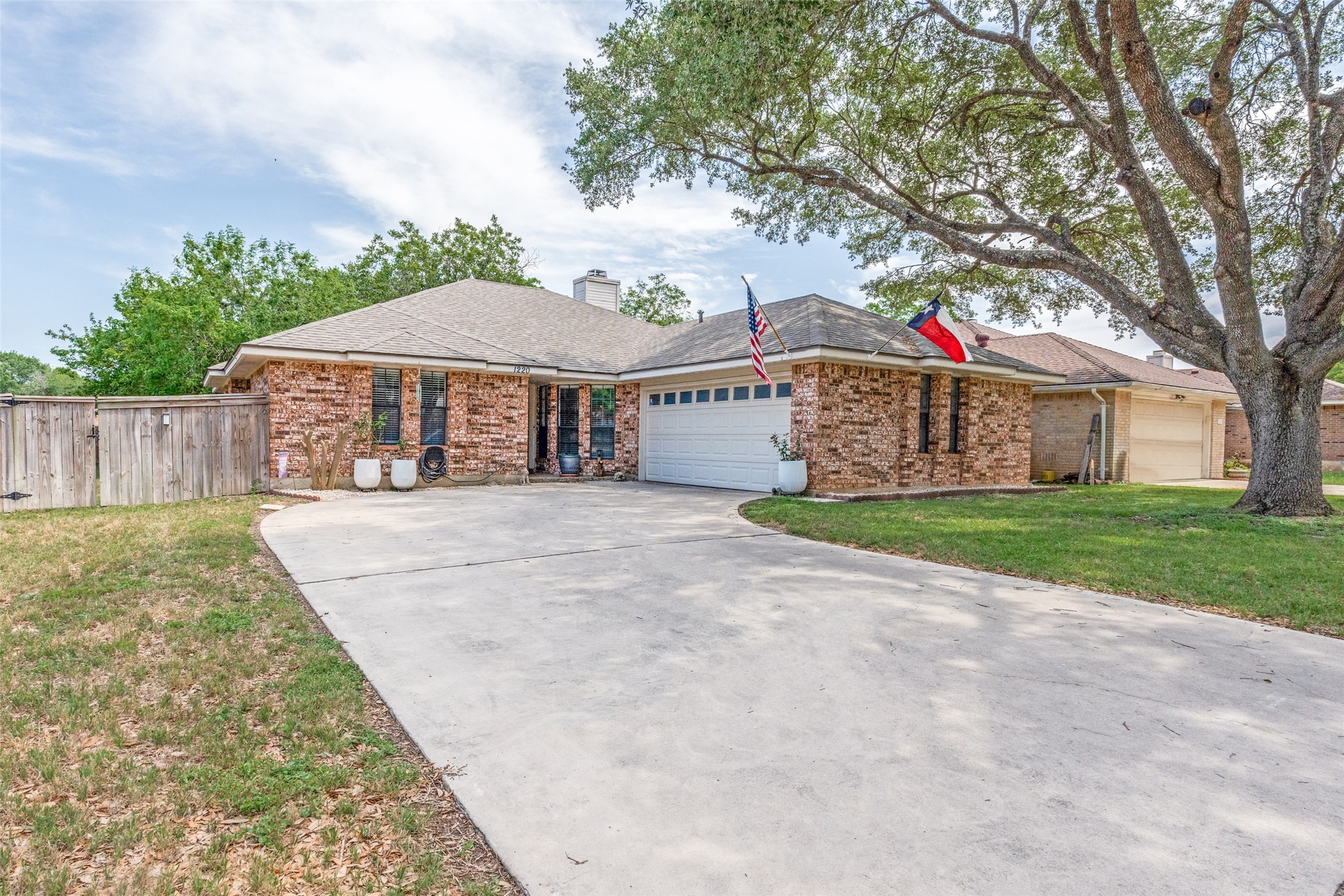 1220 Spicewood Property Photo 1