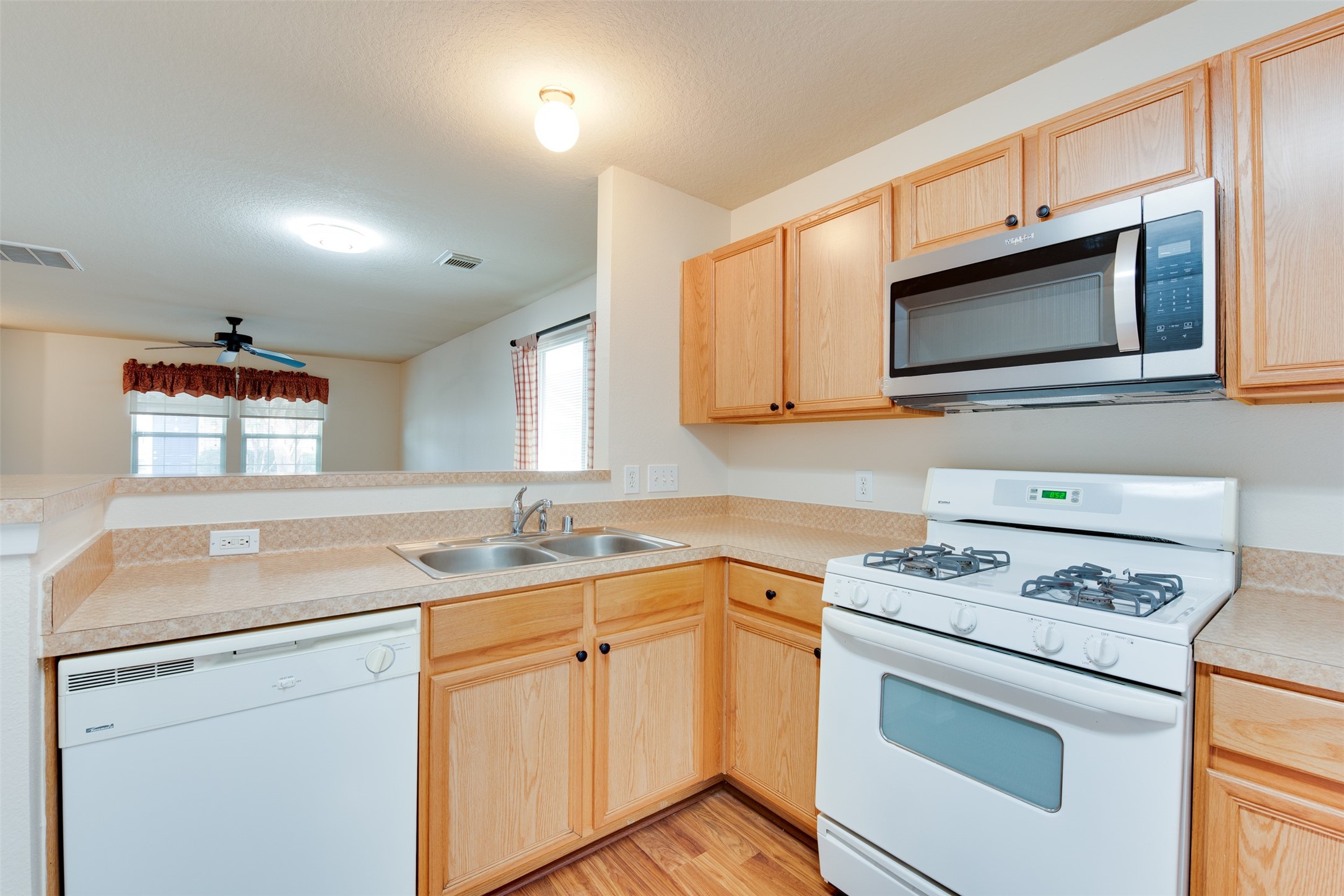 6129 Lone Prairie Way Property Photo 10