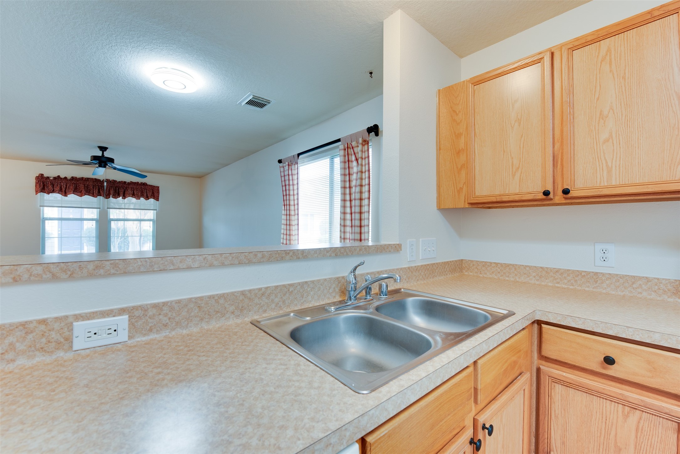 6129 Lone Prairie Way Property Photo 12