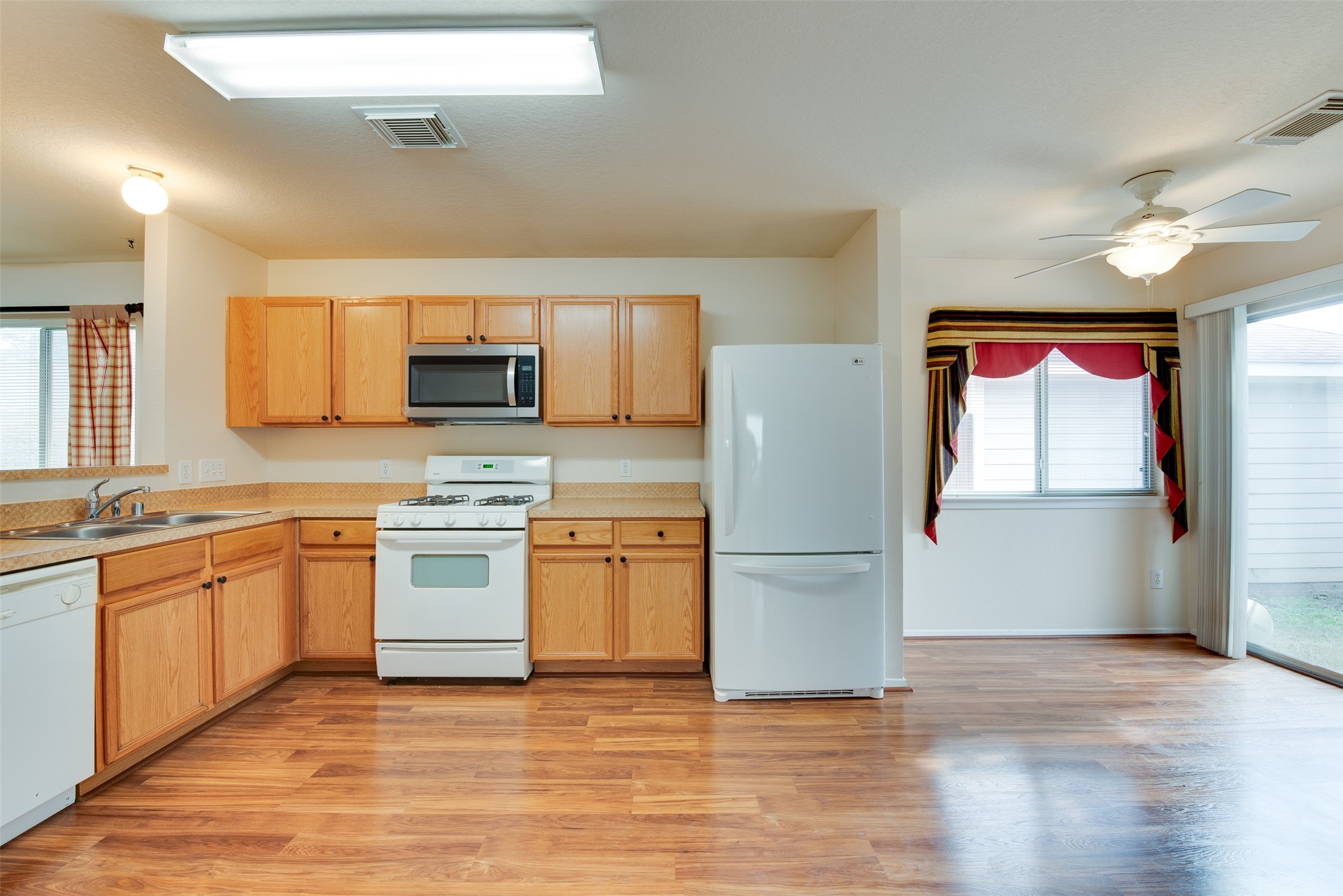 6129 Lone Prairie Way Property Photo 13