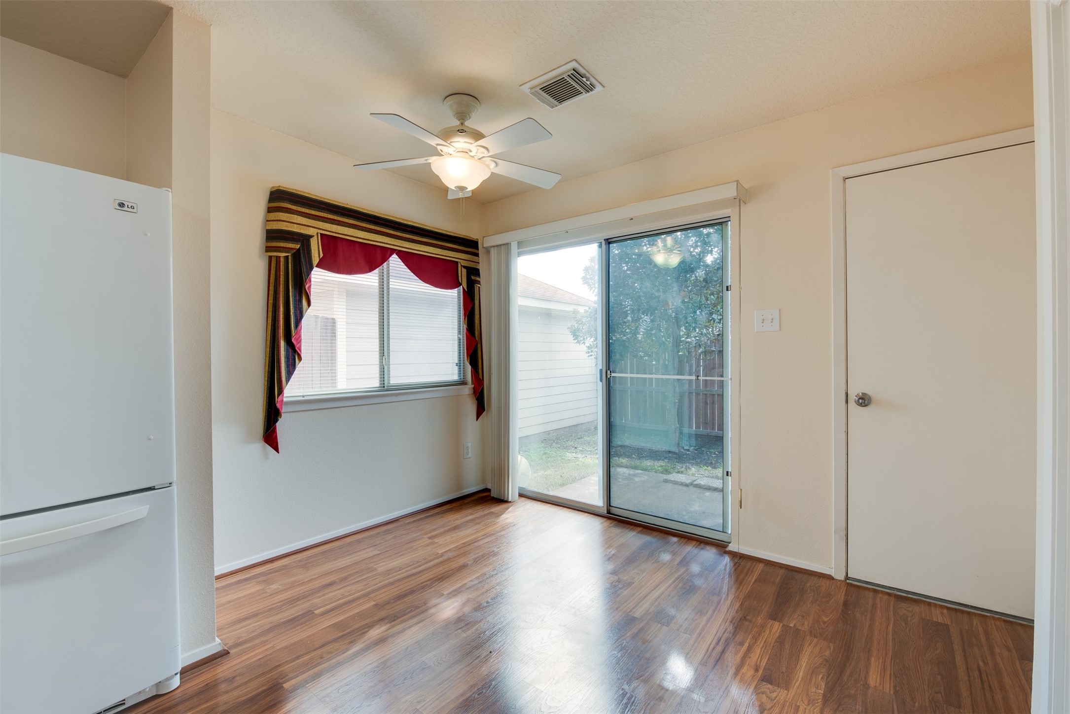 6129 Lone Prairie Way Property Photo 14