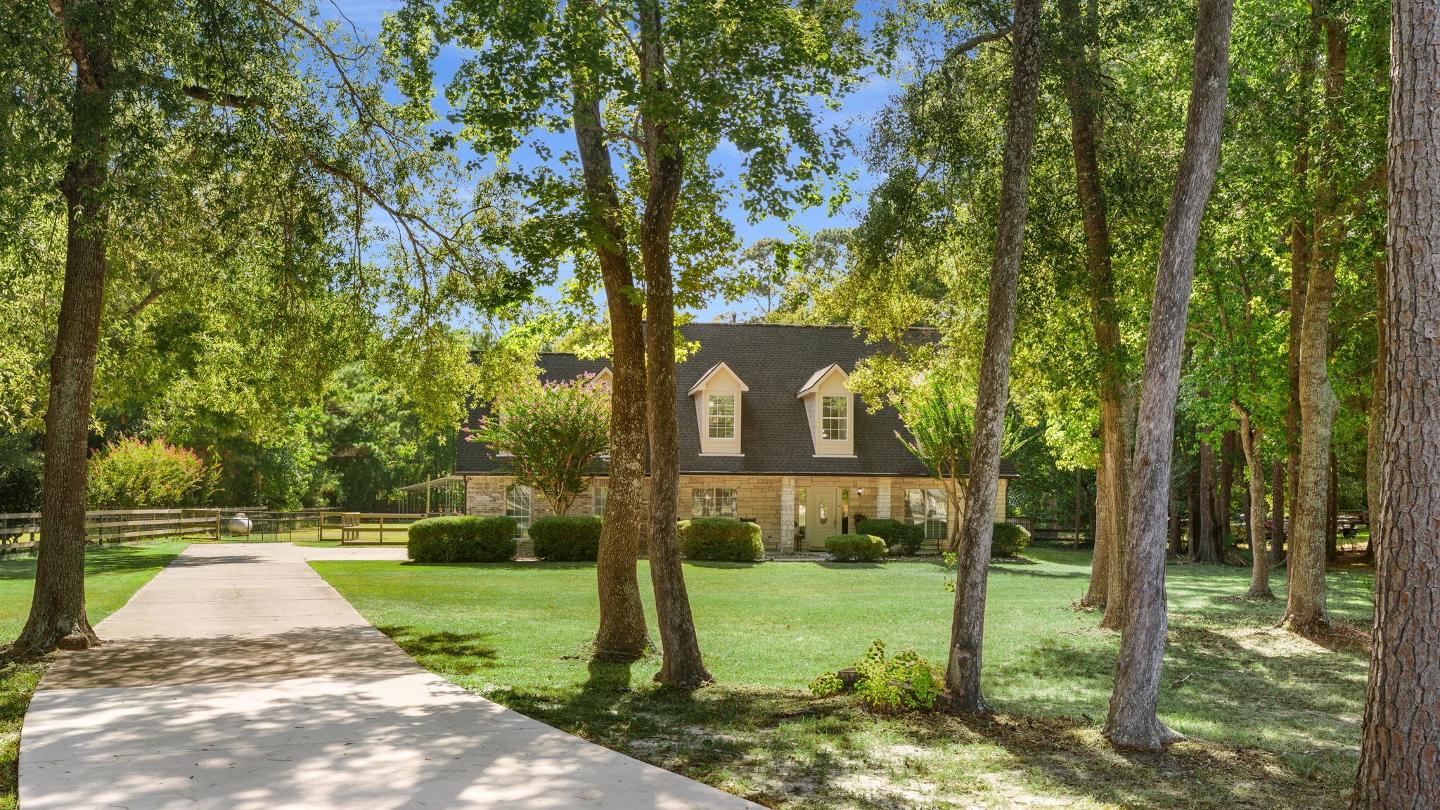 906 Vista Del Lago Drive Property Photo 8