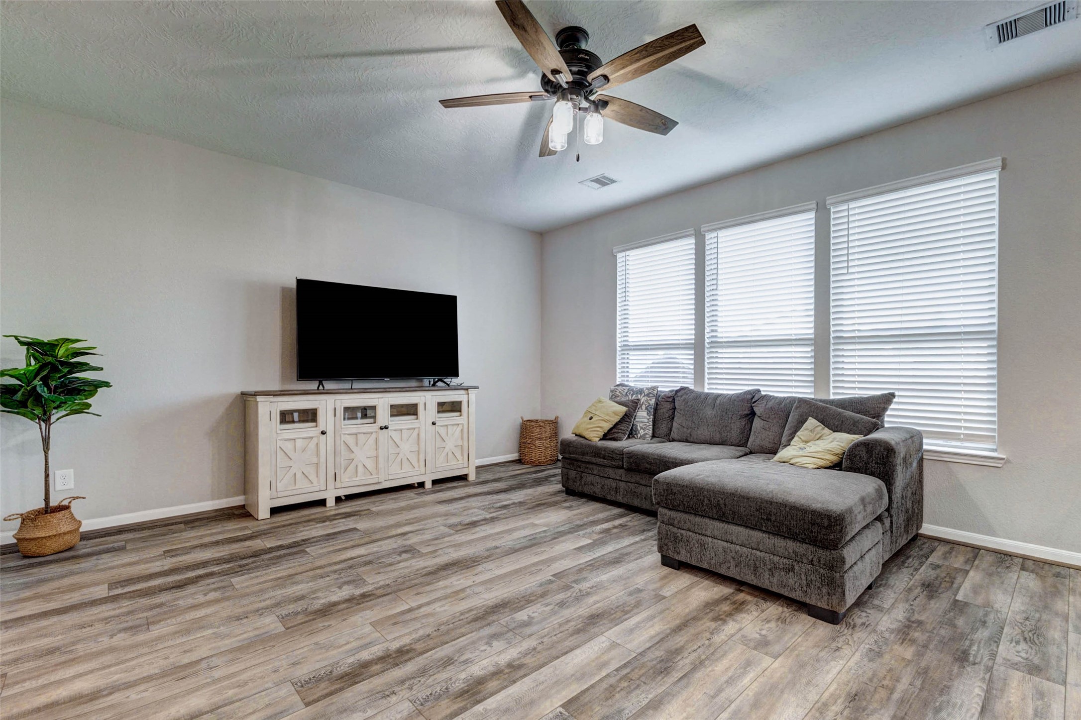 5226 Tall Tower Street Property Photo 8