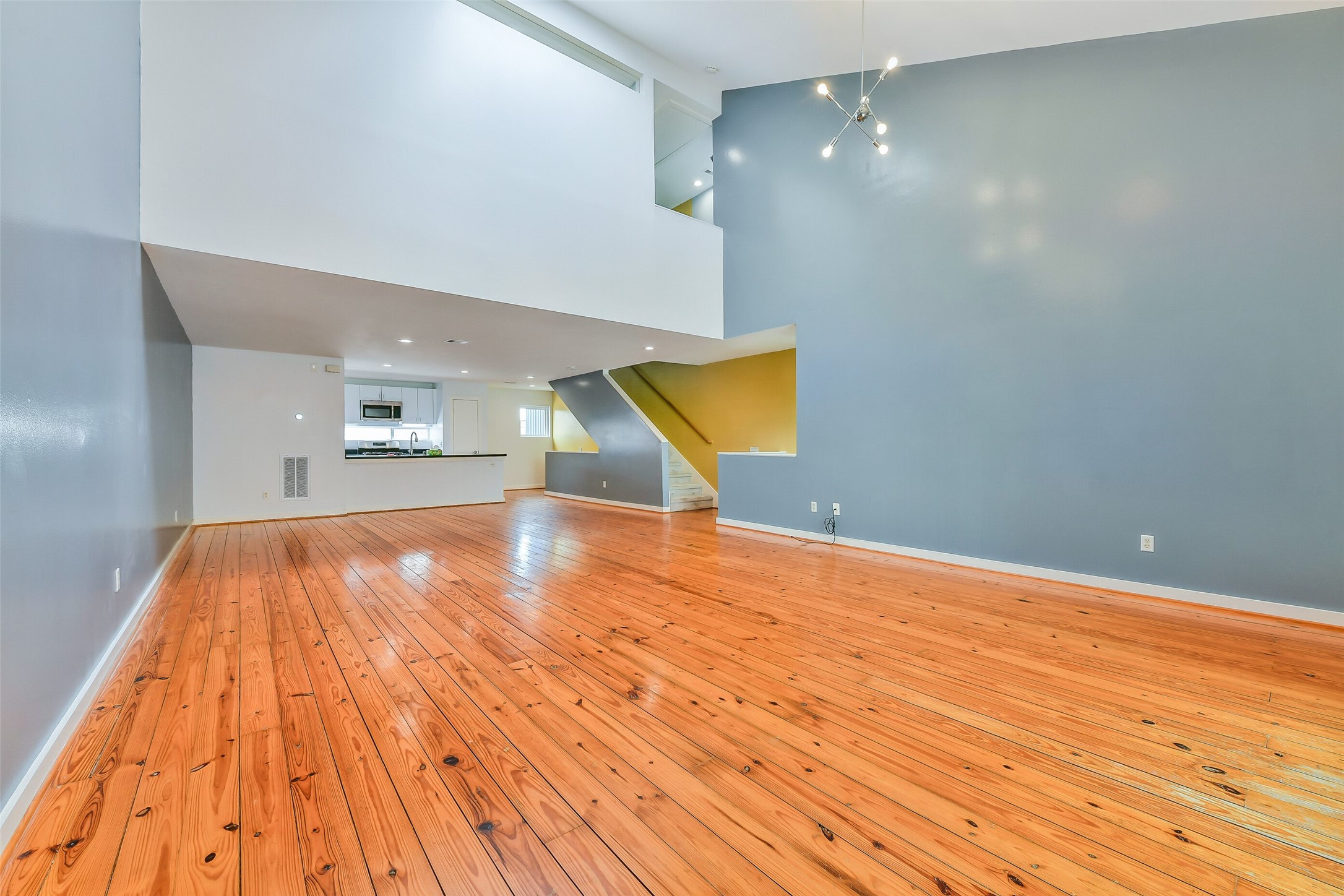 2716 Chenevert Street Property Photo 3