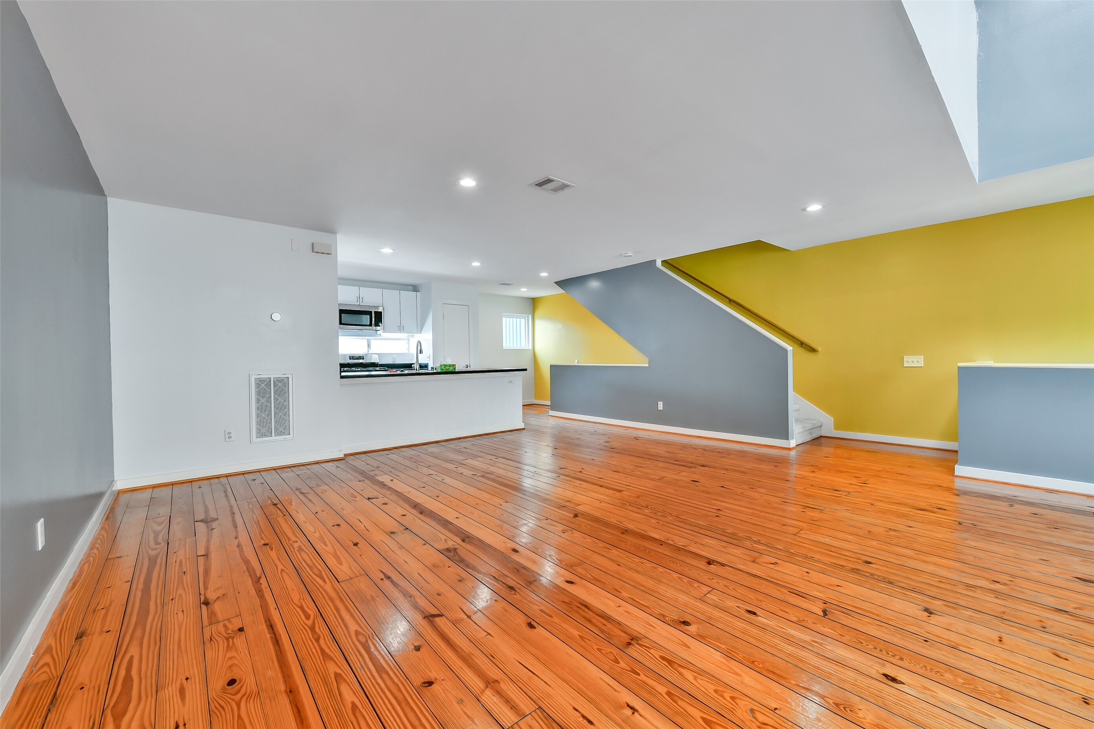 2716 Chenevert Street Property Photo 5