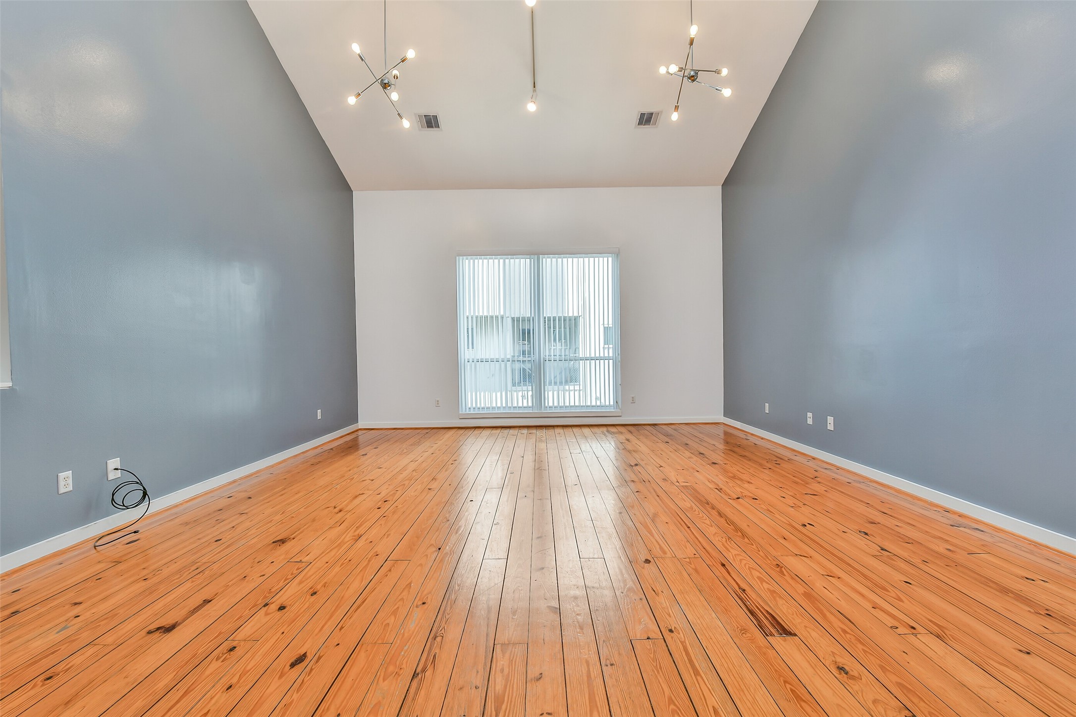 2716 Chenevert Street Property Photo 7