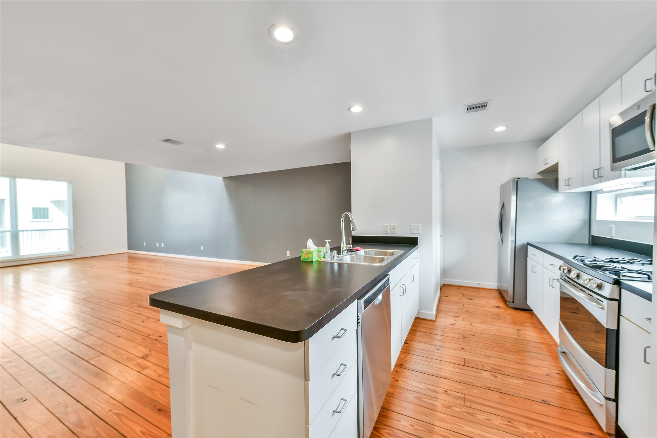 2716 Chenevert Street Property Photo 10