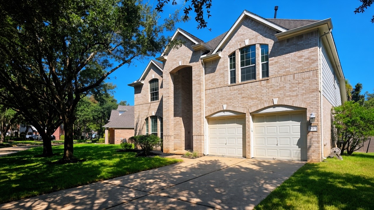 3319 Lily Pond Court Property Photo 3