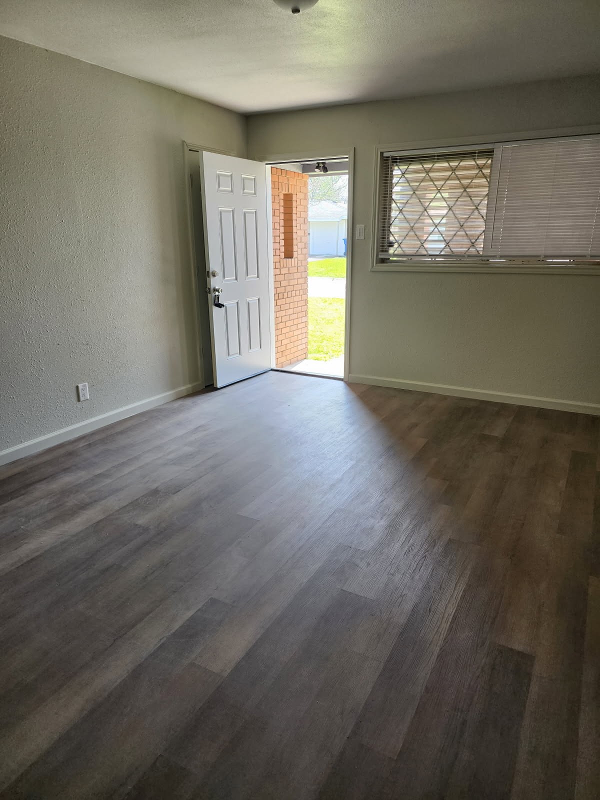 2930 Danforth Dr Property Photo 3