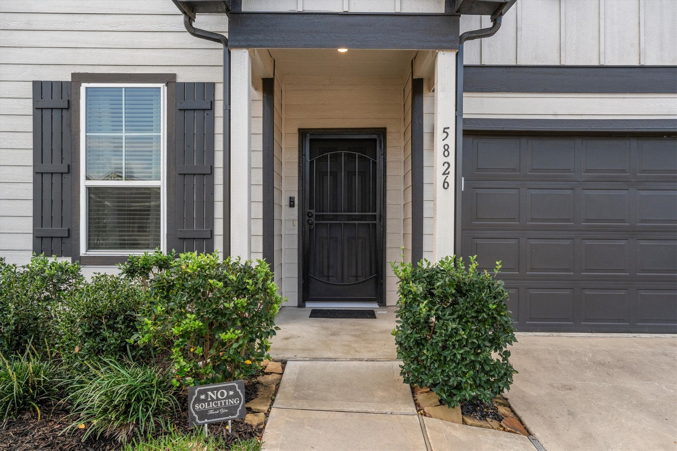 5826 Finely Run Street Property Photo 4