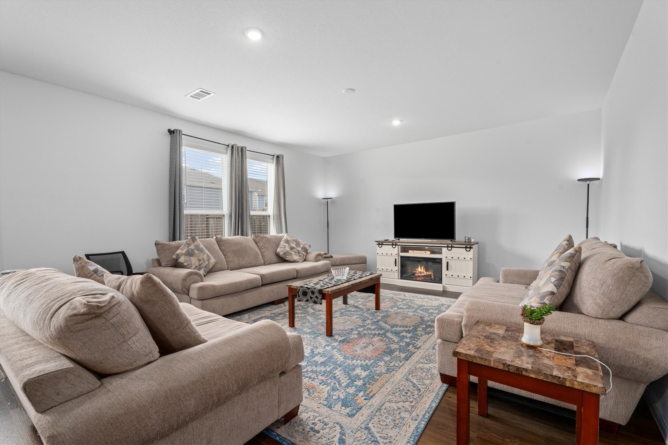 5826 Finely Run Street Property Photo 9