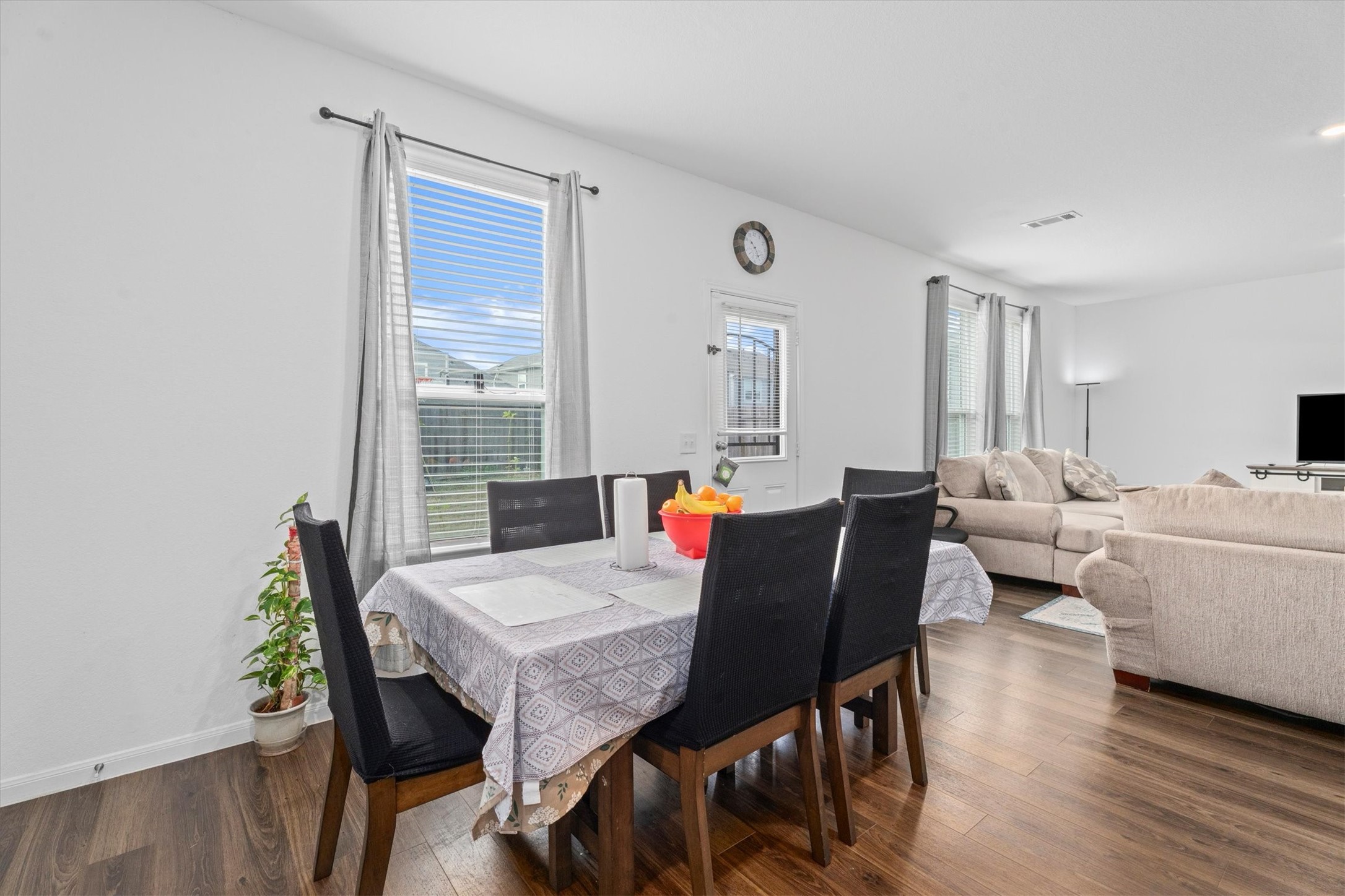 5826 Finely Run Street Property Photo 18