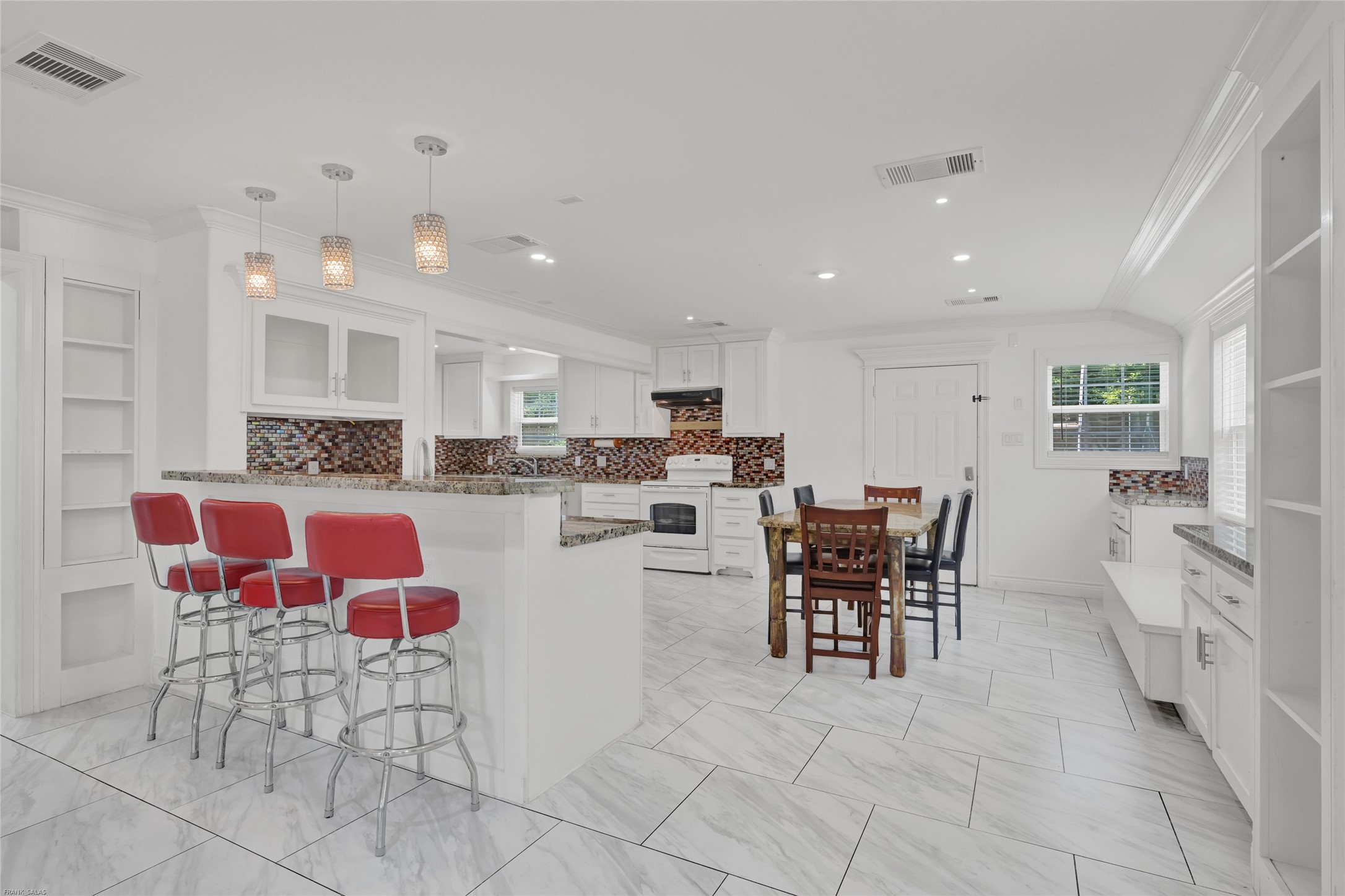 10773 Royal Pines Drive Property Photo 7