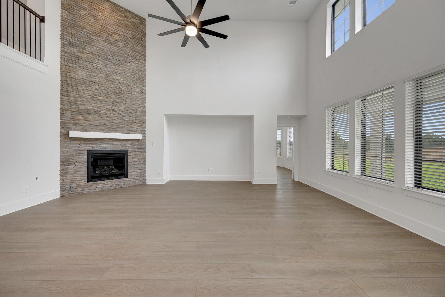 16624 Gaines Glen Lane Property Photo 3