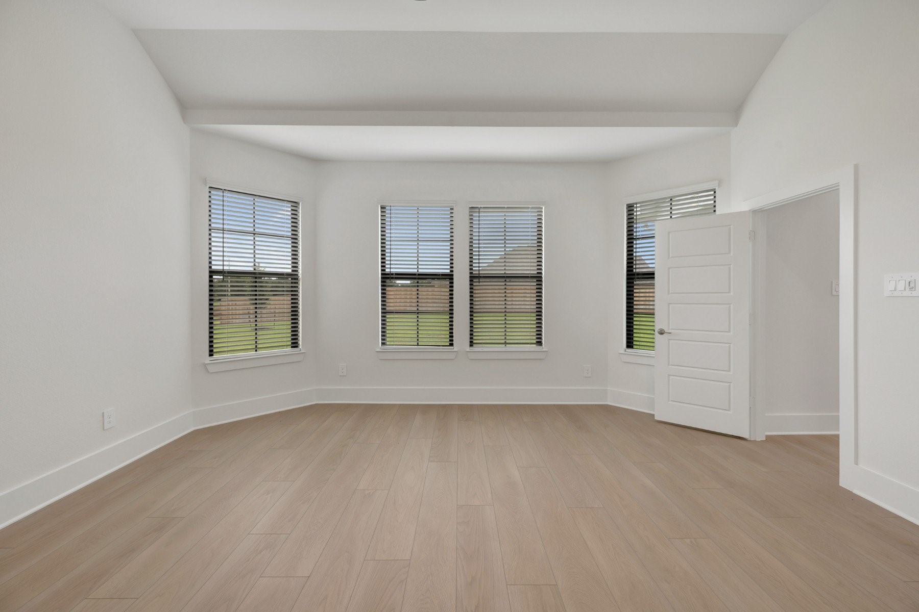 16624 Gaines Glen Lane Property Photo 4