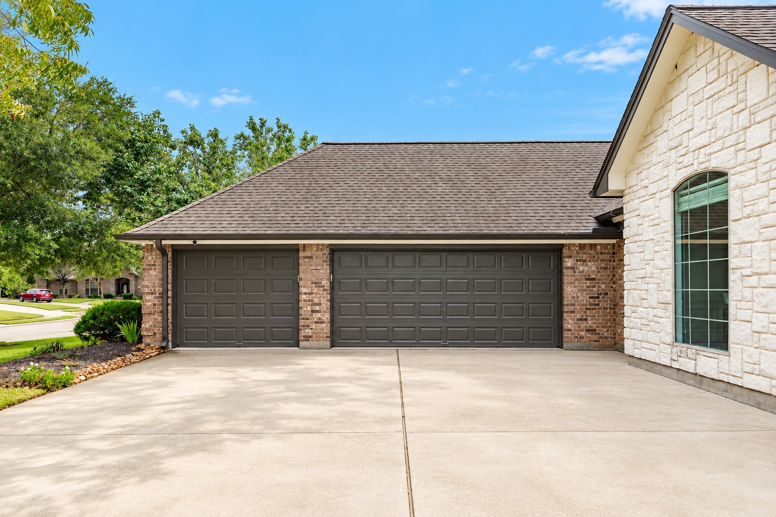 52 English Oak Court Property Photo 5