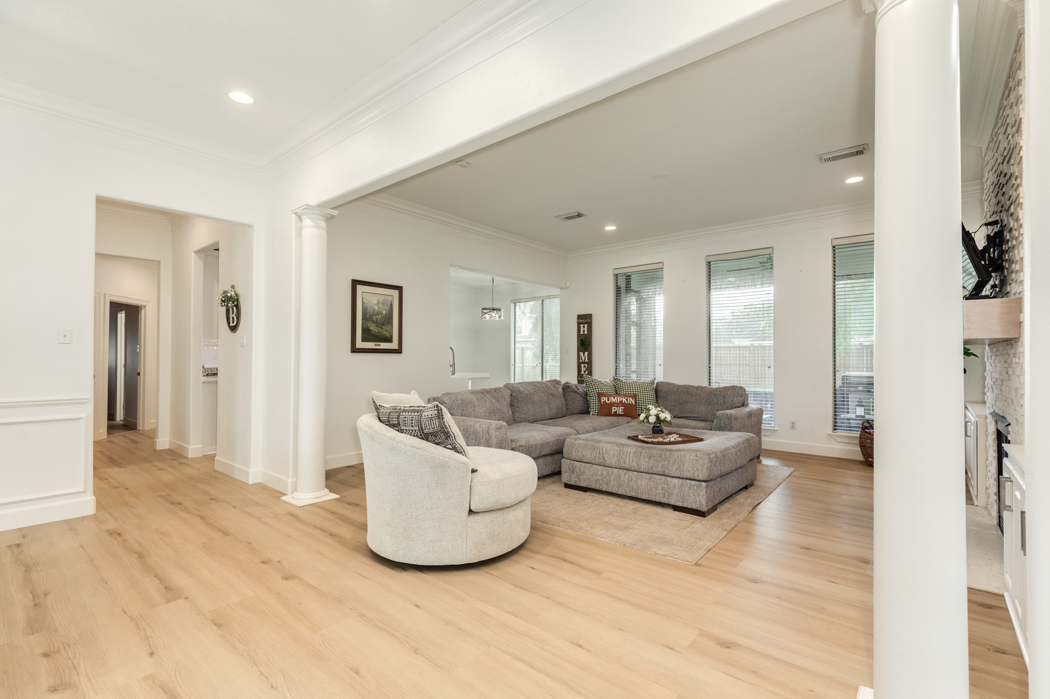 52 English Oak Court Property Photo 10
