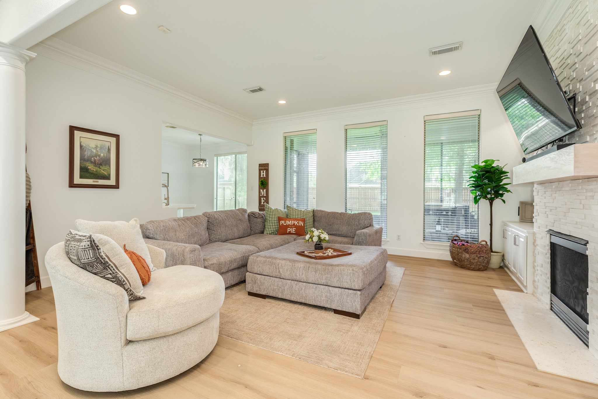 52 English Oak Court Property Photo 11
