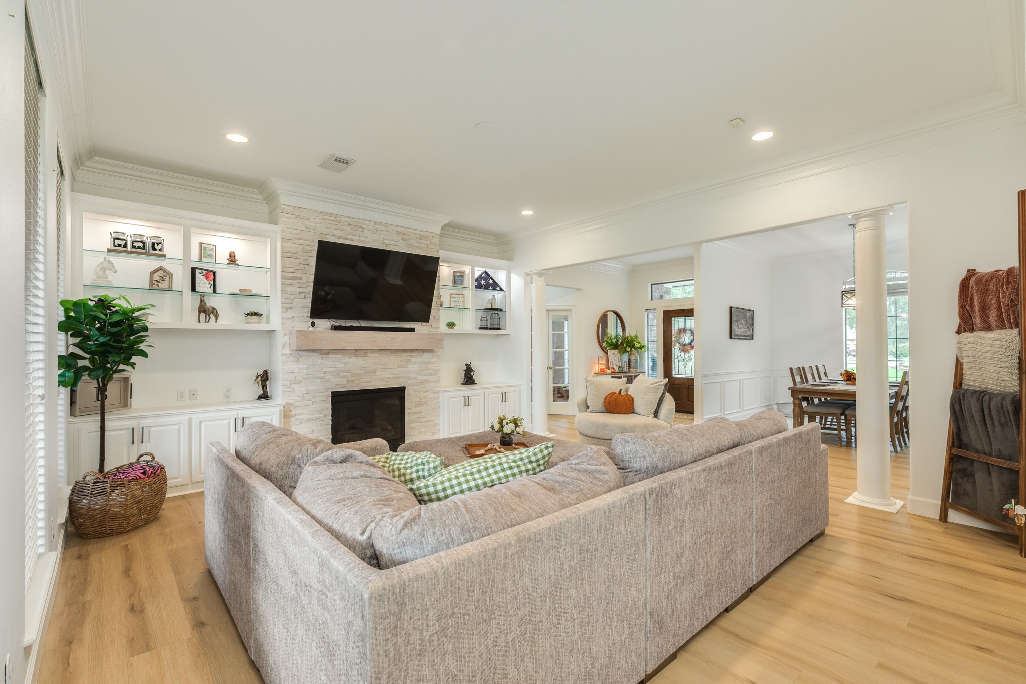 52 English Oak Court Property Photo 13